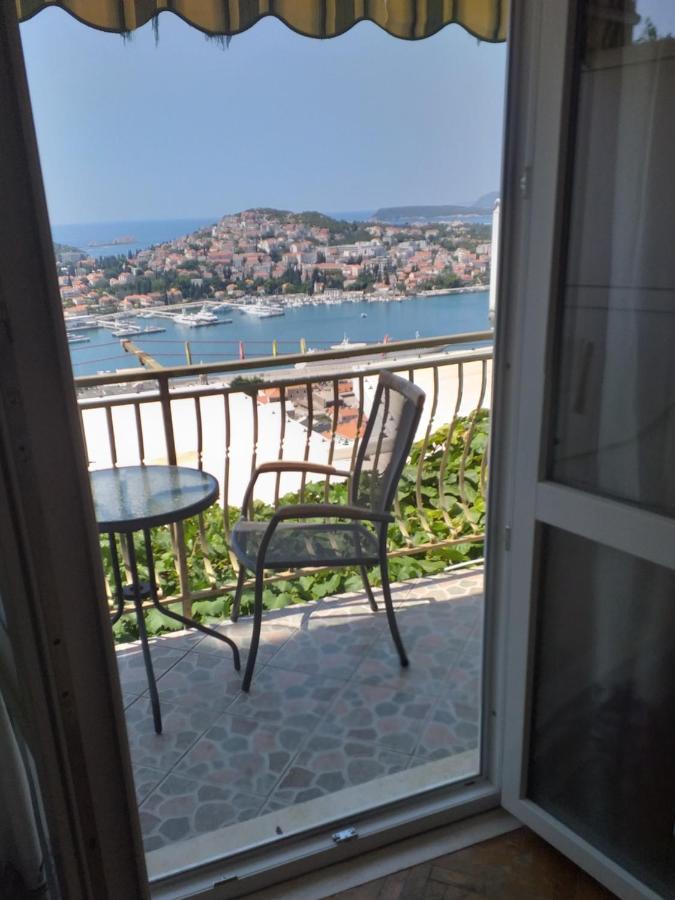 Camera Matrimoniale con Balcone e Vista Mare