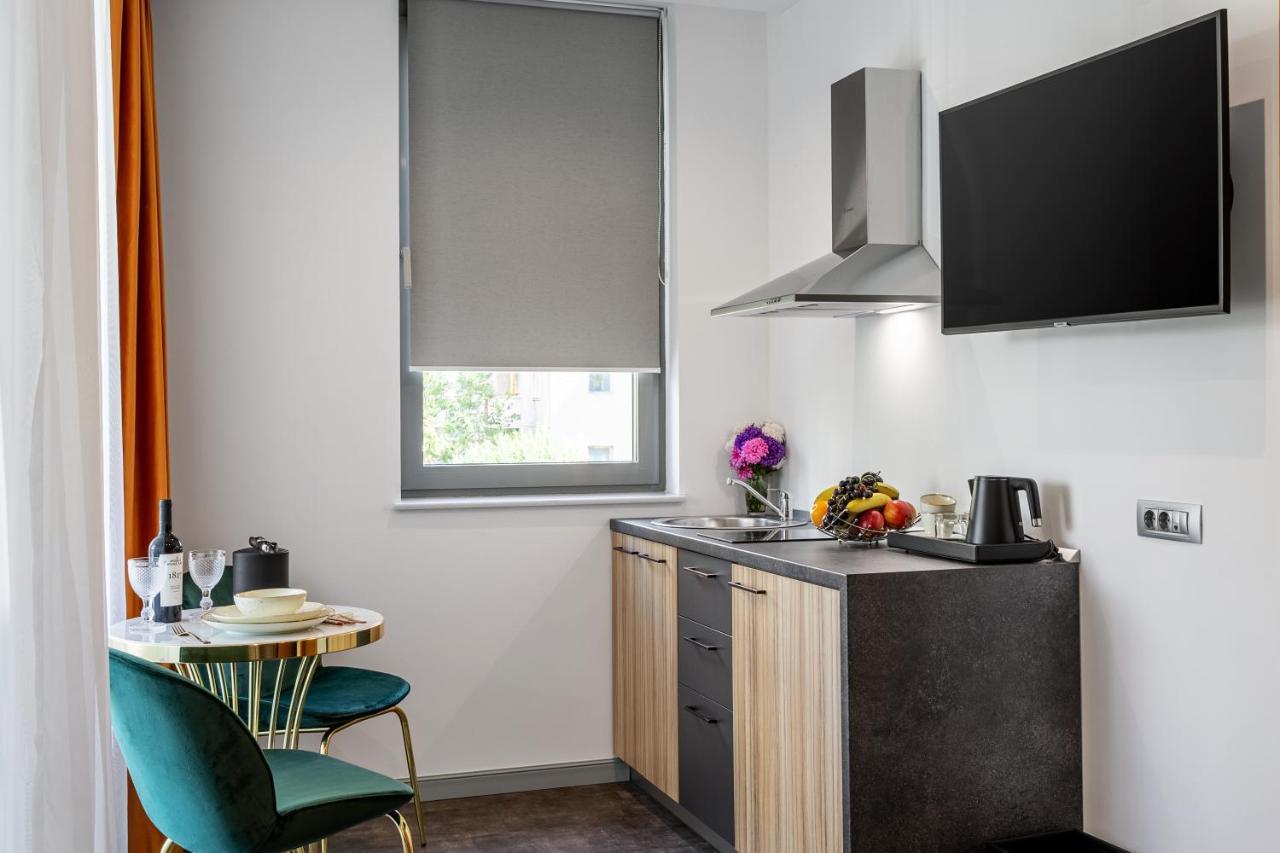 Queen Studio Balcony Kitchenette