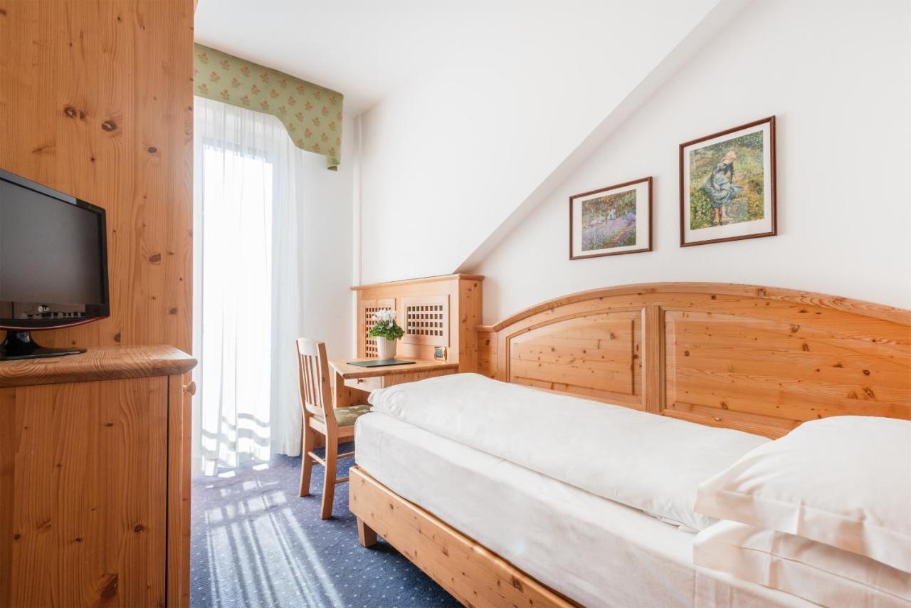 Single Room with Balcony,1161790374:JPEG