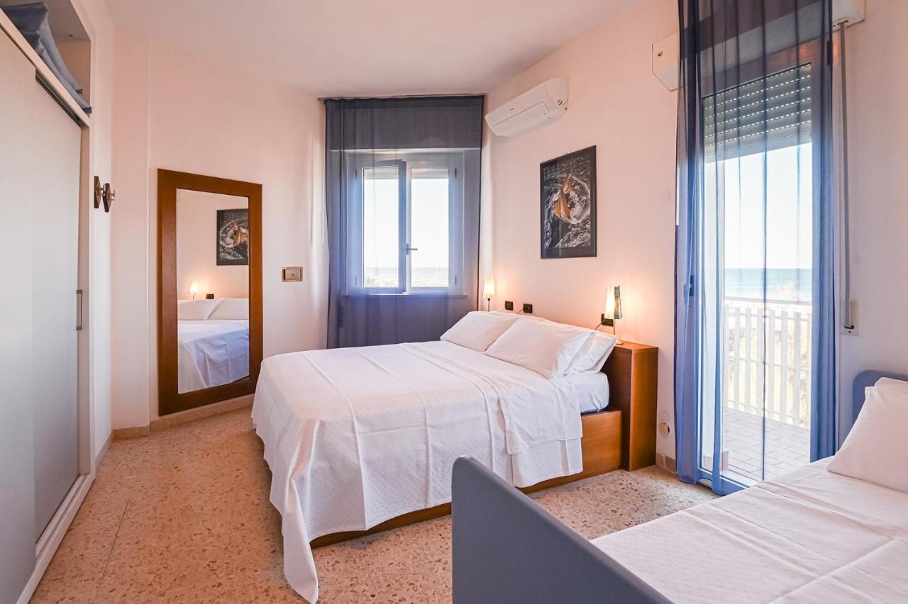 Camera Familiare con Accesso Spiaggia (2 Adulti + 2 Bambini)