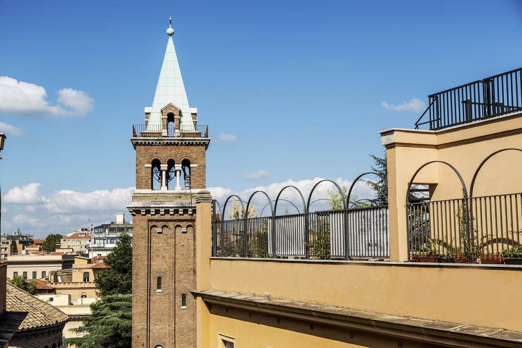Camera Matrimoniale con Vista Città