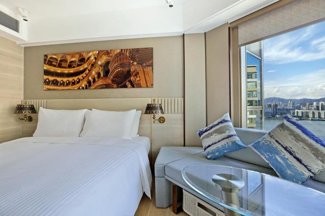 Alex Clover Seaview Triple Room