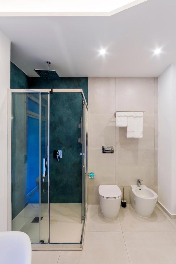 Quadruple Room Bath