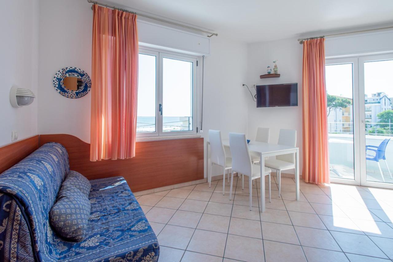 One-Bedroom Apartment Sea View
