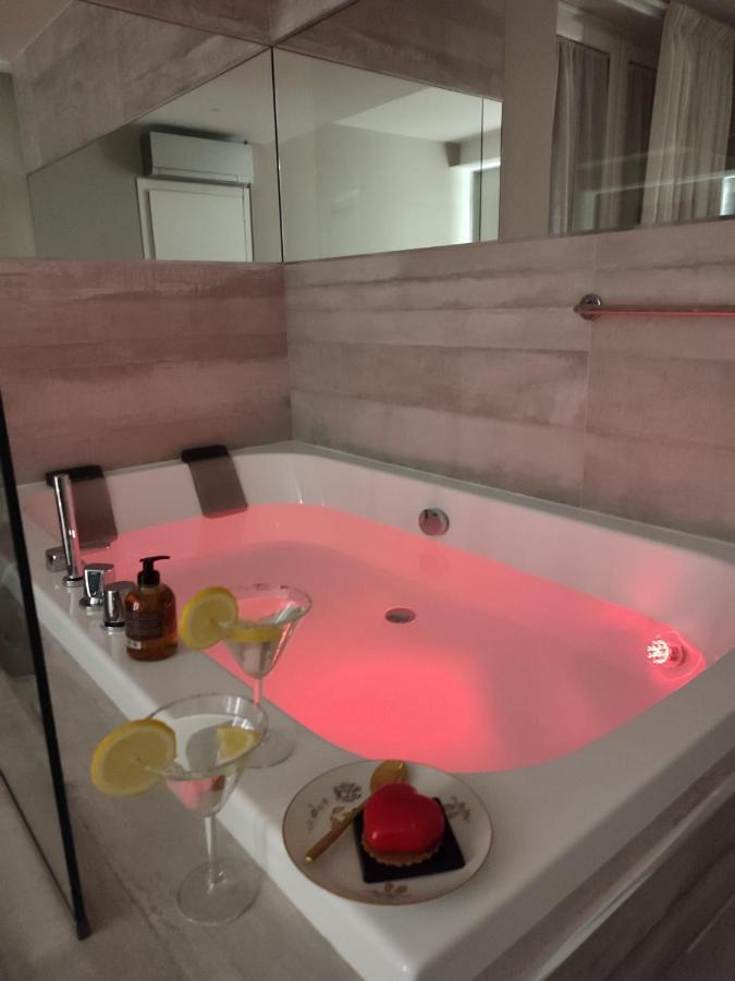 Deluxe Double Room Bath