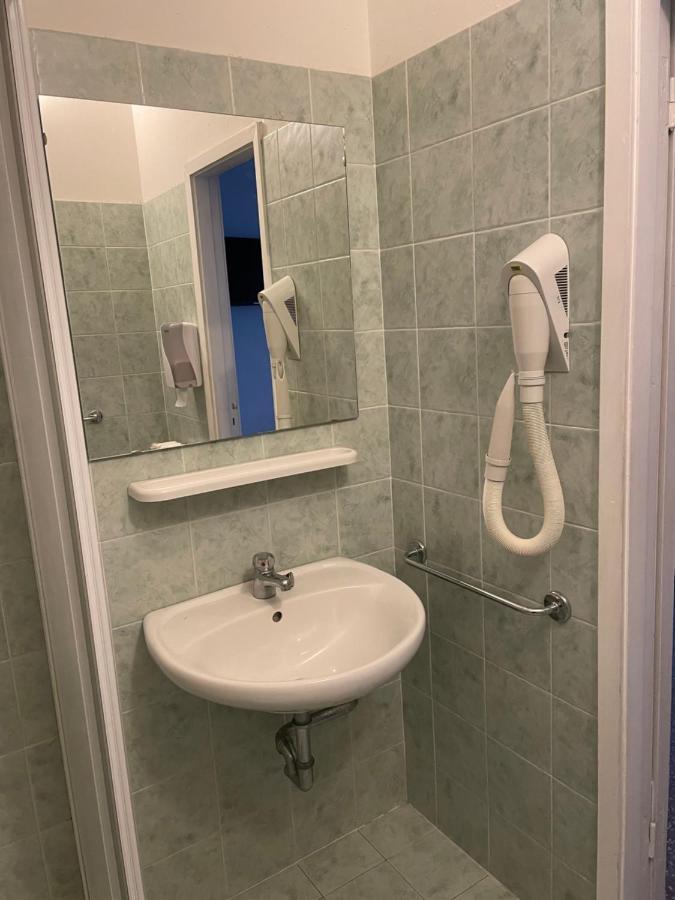 Double or Twin Room Bathroom