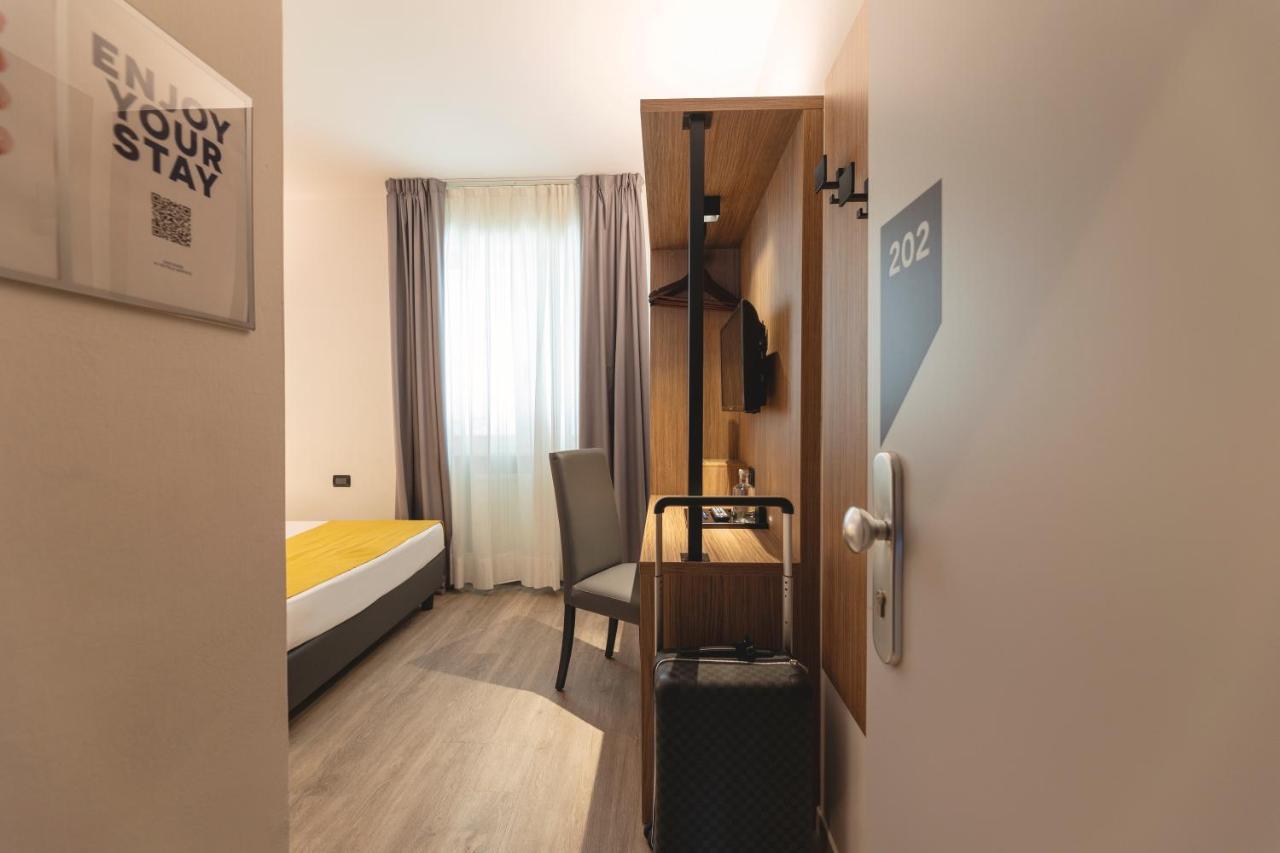 Standard Single Room,1205247280:JPEG
