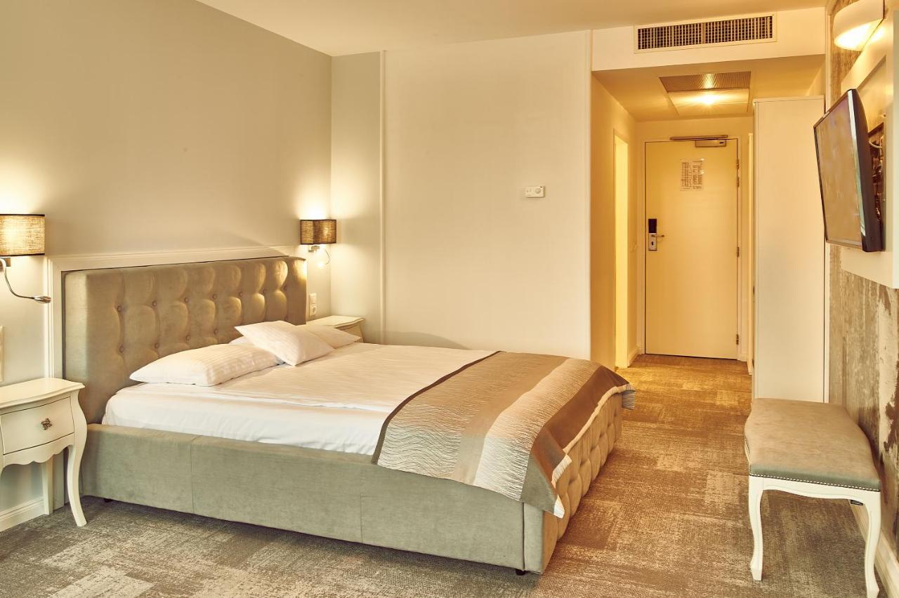 Deluxe Double Room Palace of Parliament view