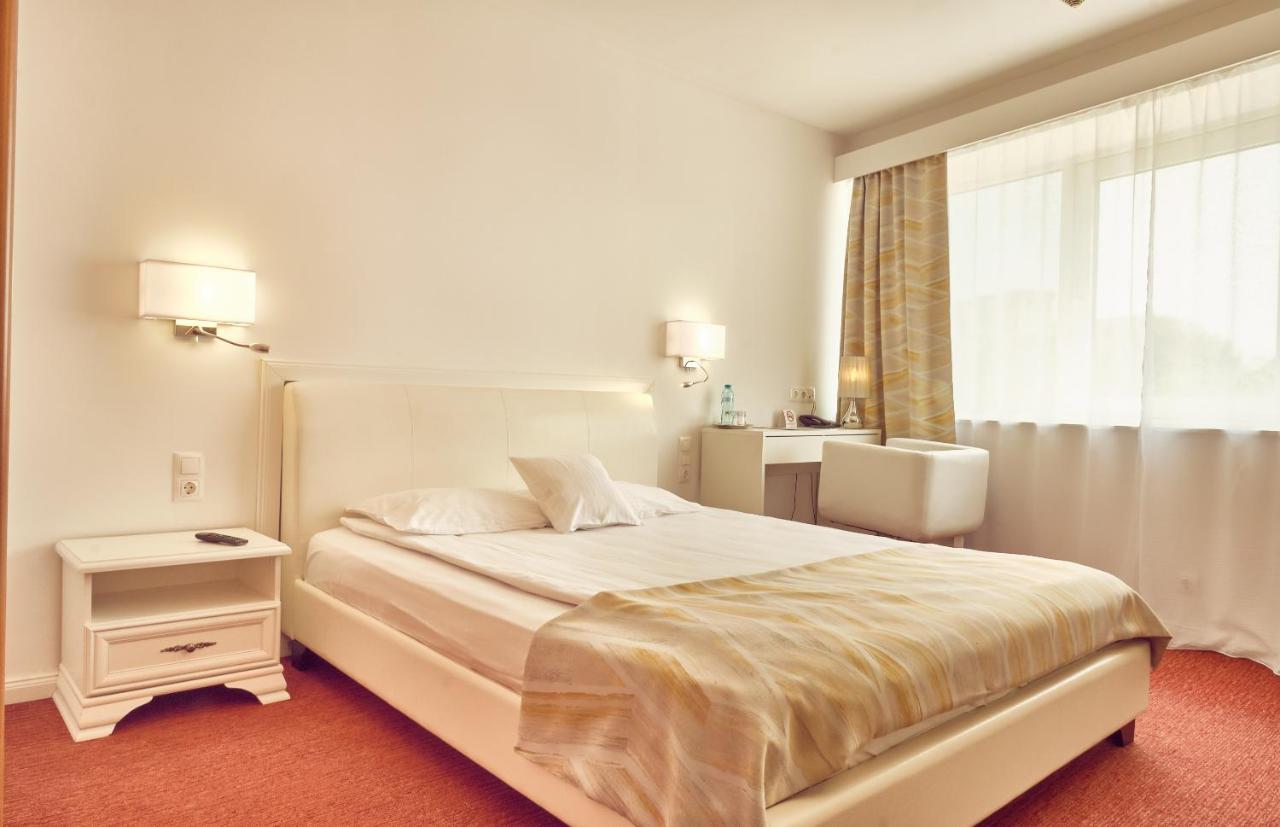 Deluxe Single Room Palace of Parliament view