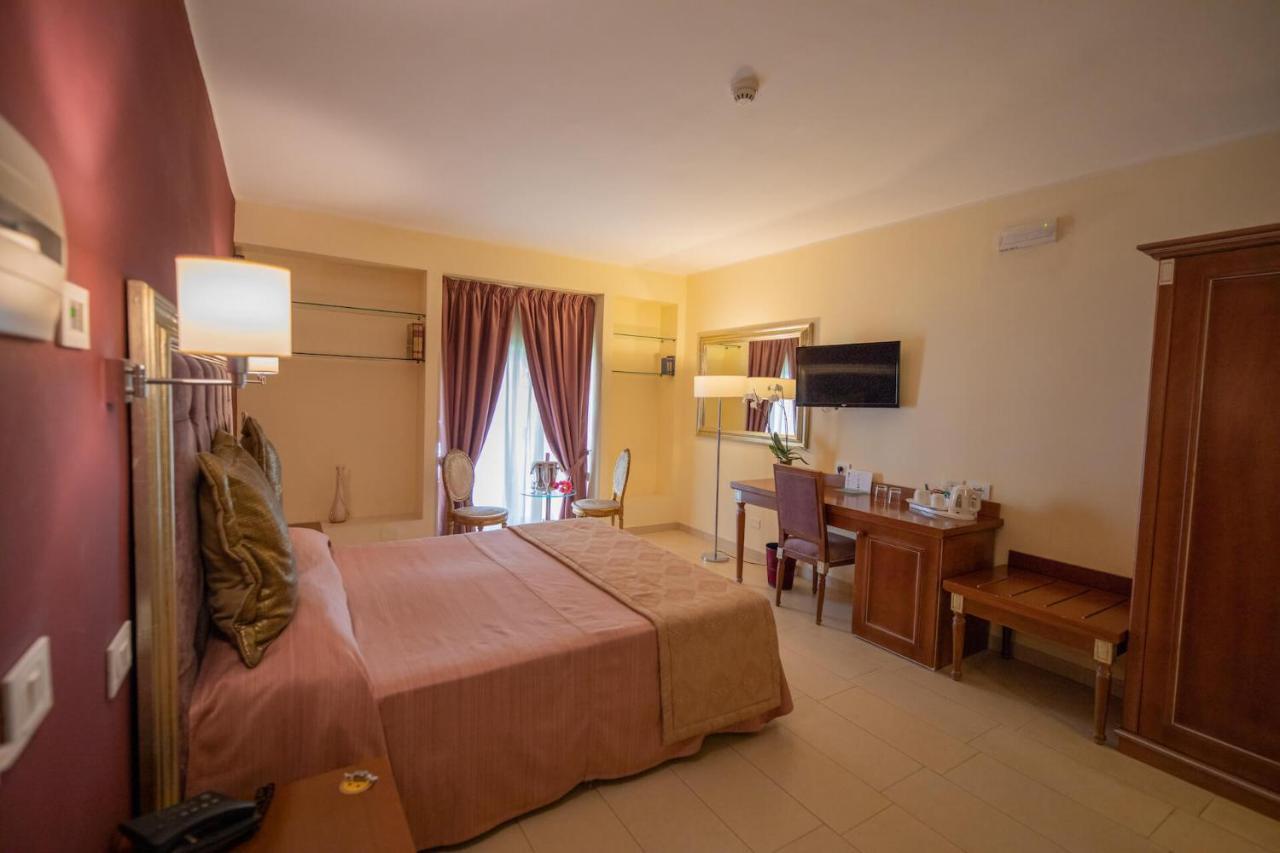 Deluxe Room,1206562831:JPEG