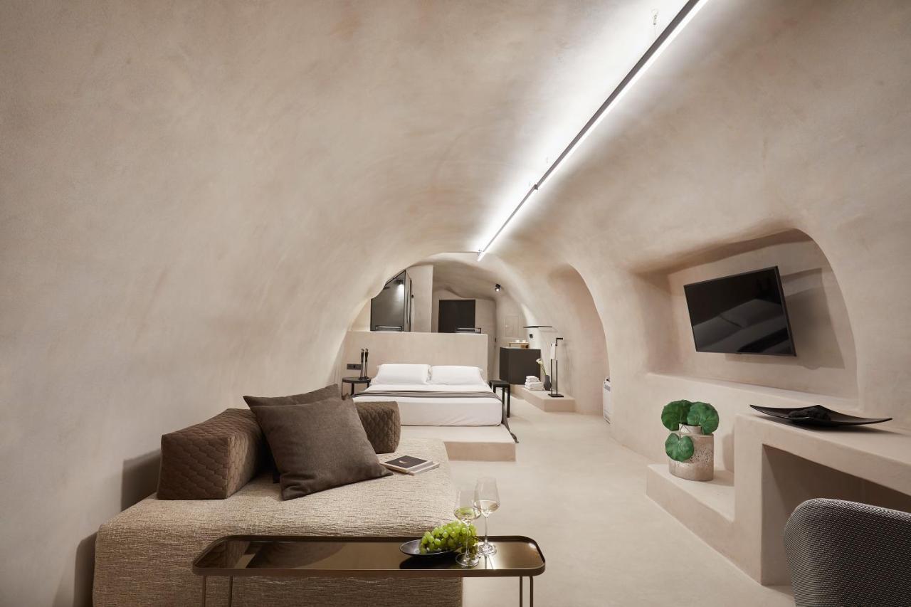 Suite Cosmic Cave con Vasca Idromassaggio Jacuzzi® all'Aperto - Vista sulla Caldera