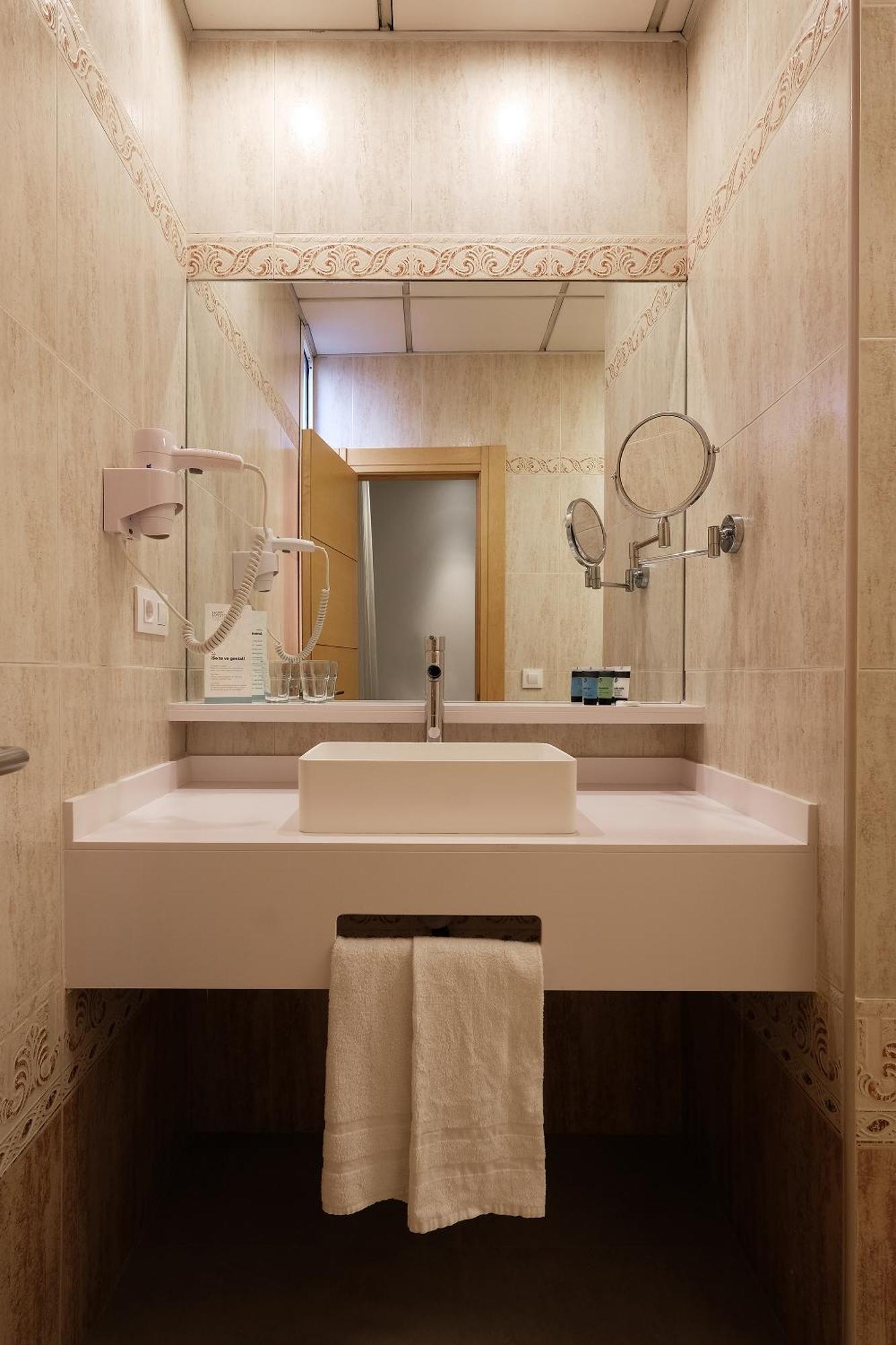 Camera Tripla