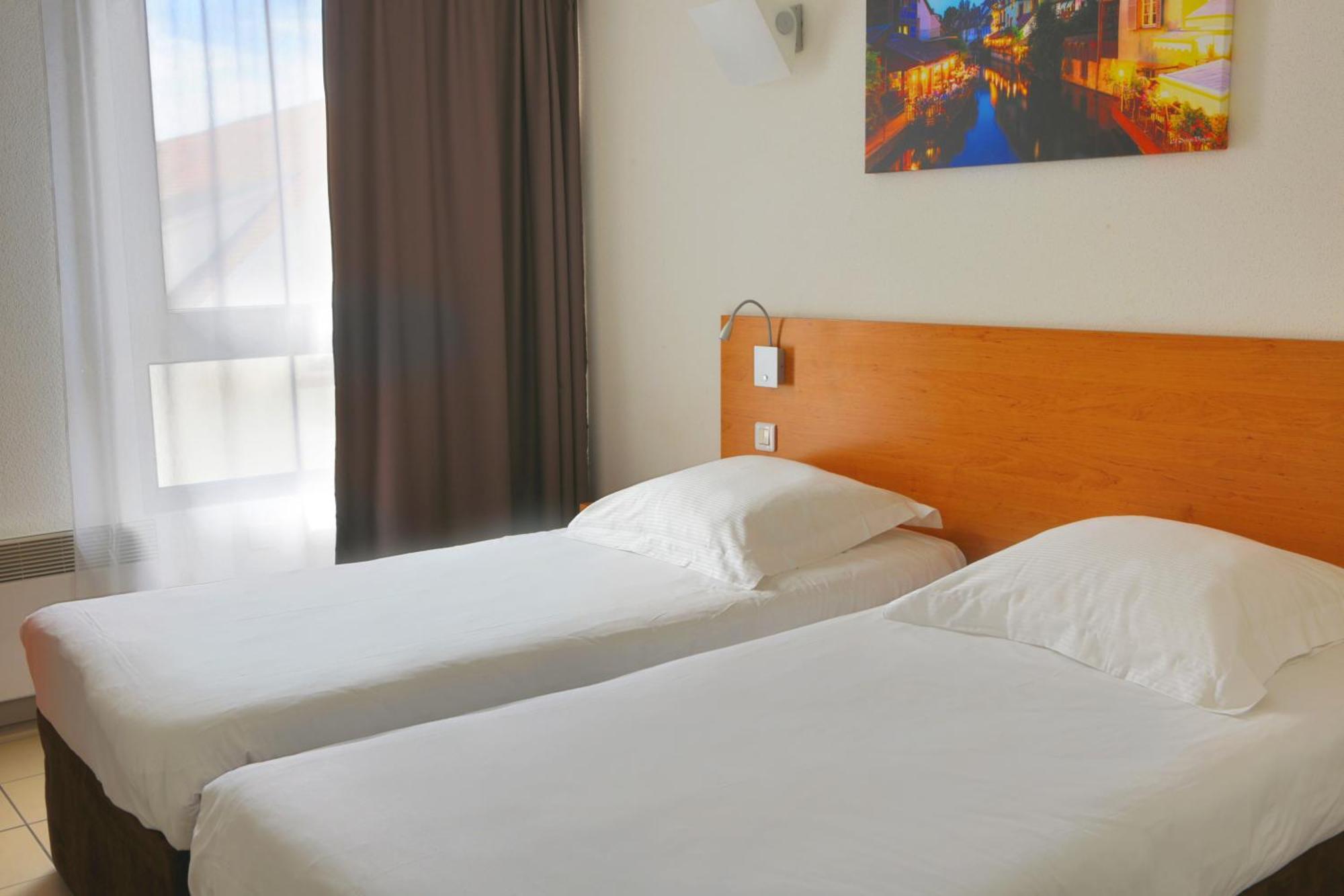Twin Beds Studio fan