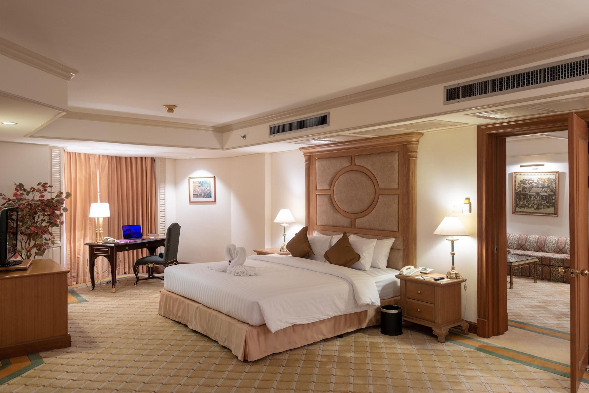 Two-Bedroom Queen Suite with River View