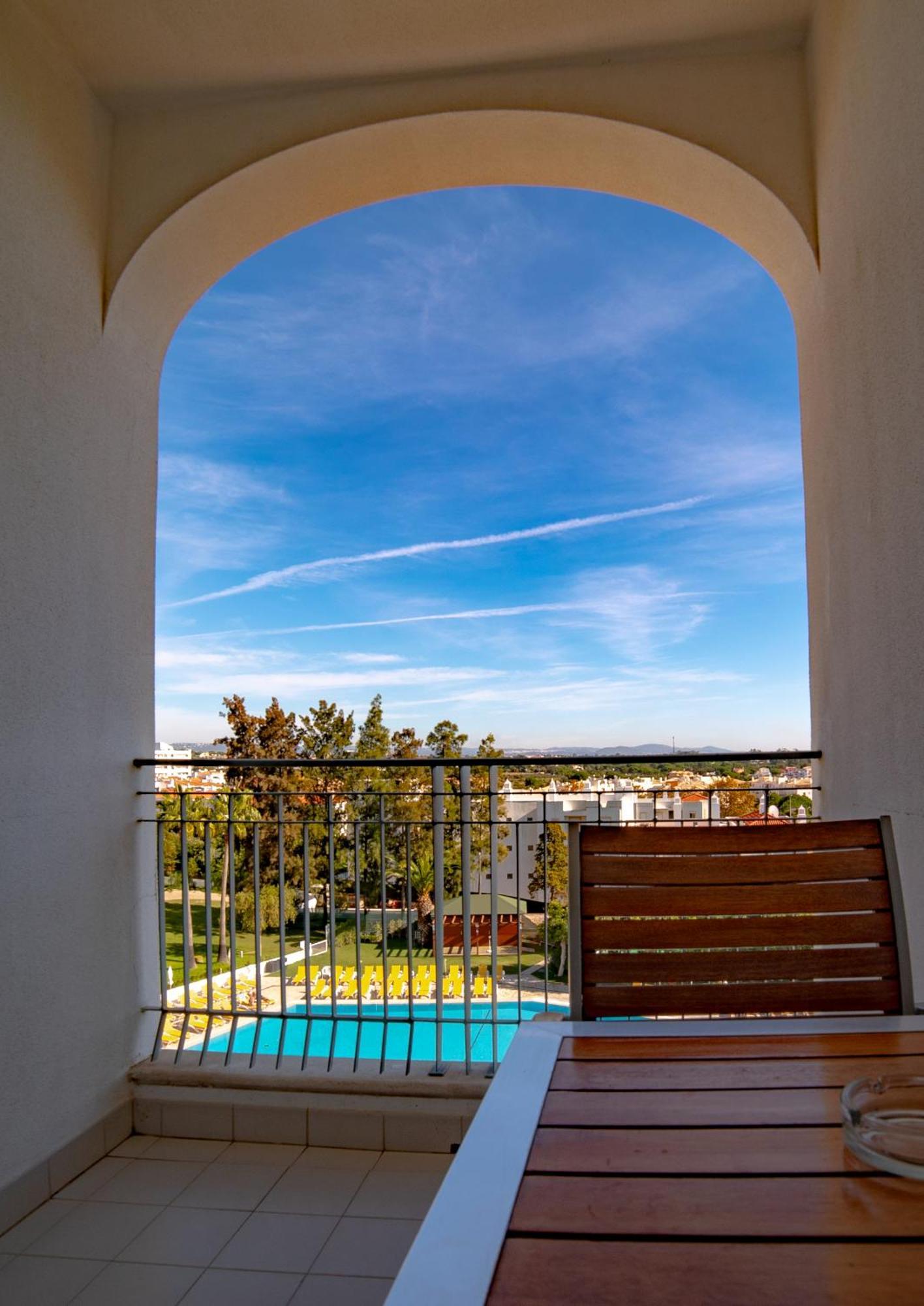 Studio Pool View