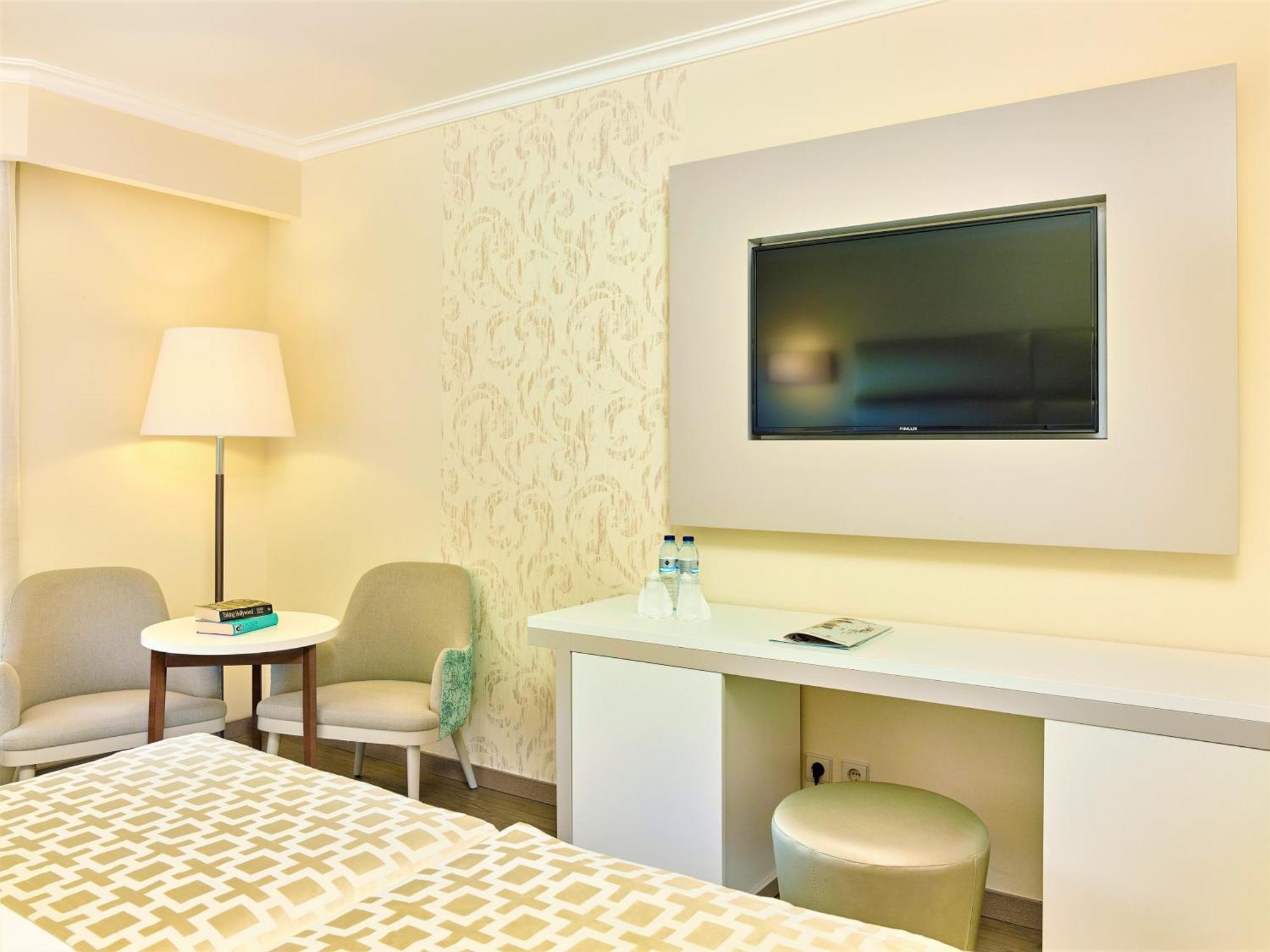 Deluxe Suite Land View