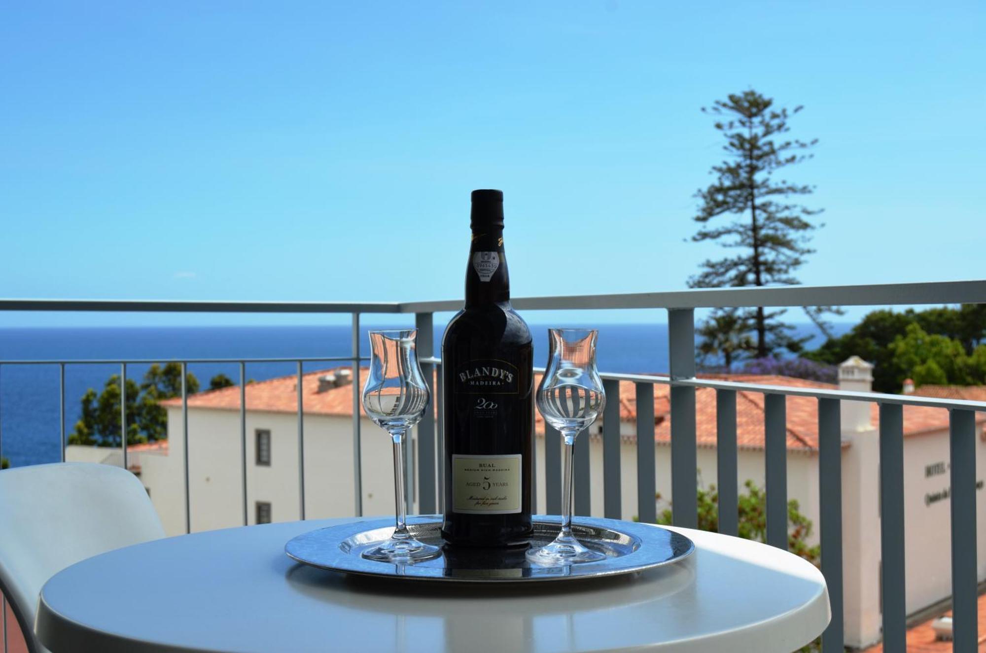 Double or Twin Room Side Sea View