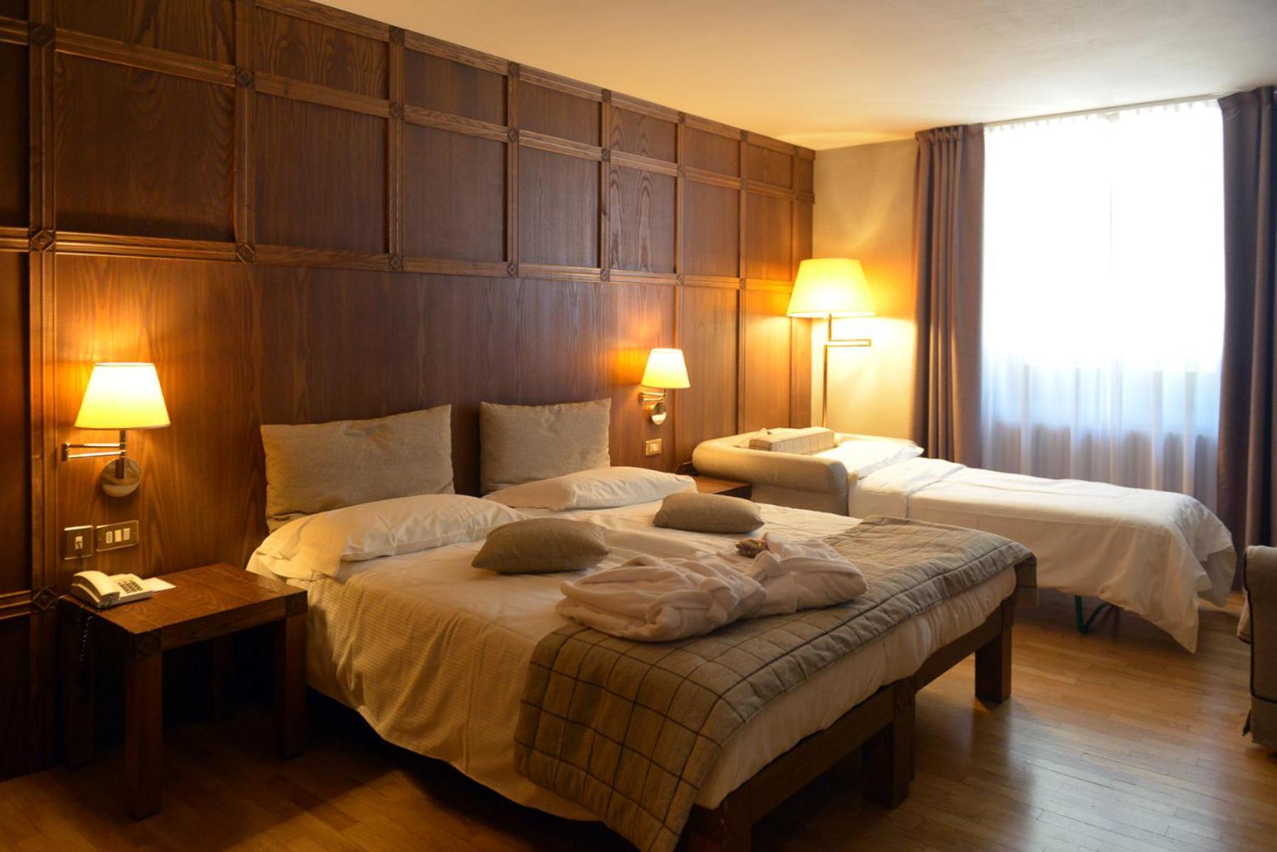 Camera Matrimoniale/Doppia con Letti Singoli con Letto Supplementare