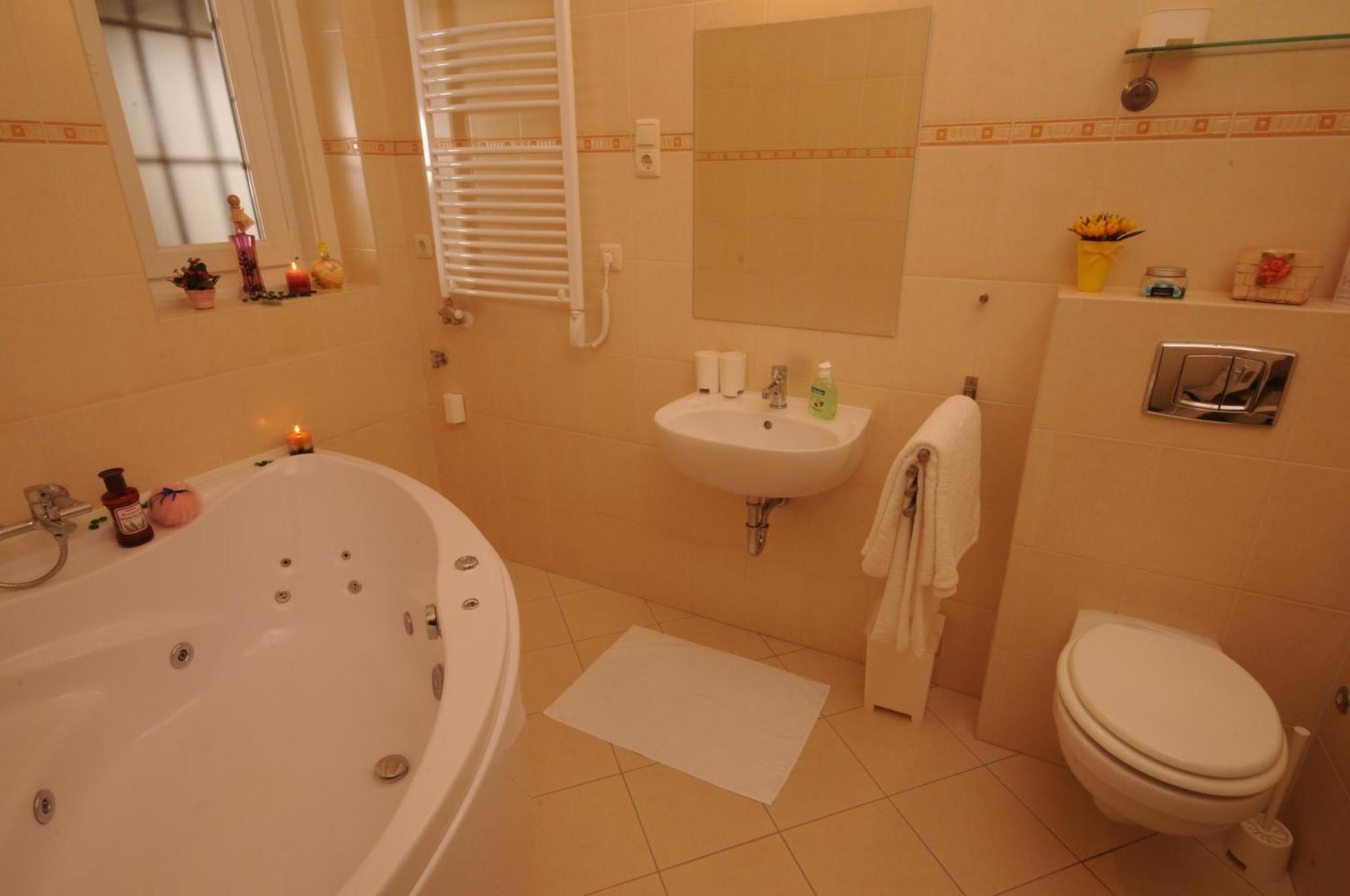 Studio Spa Bath