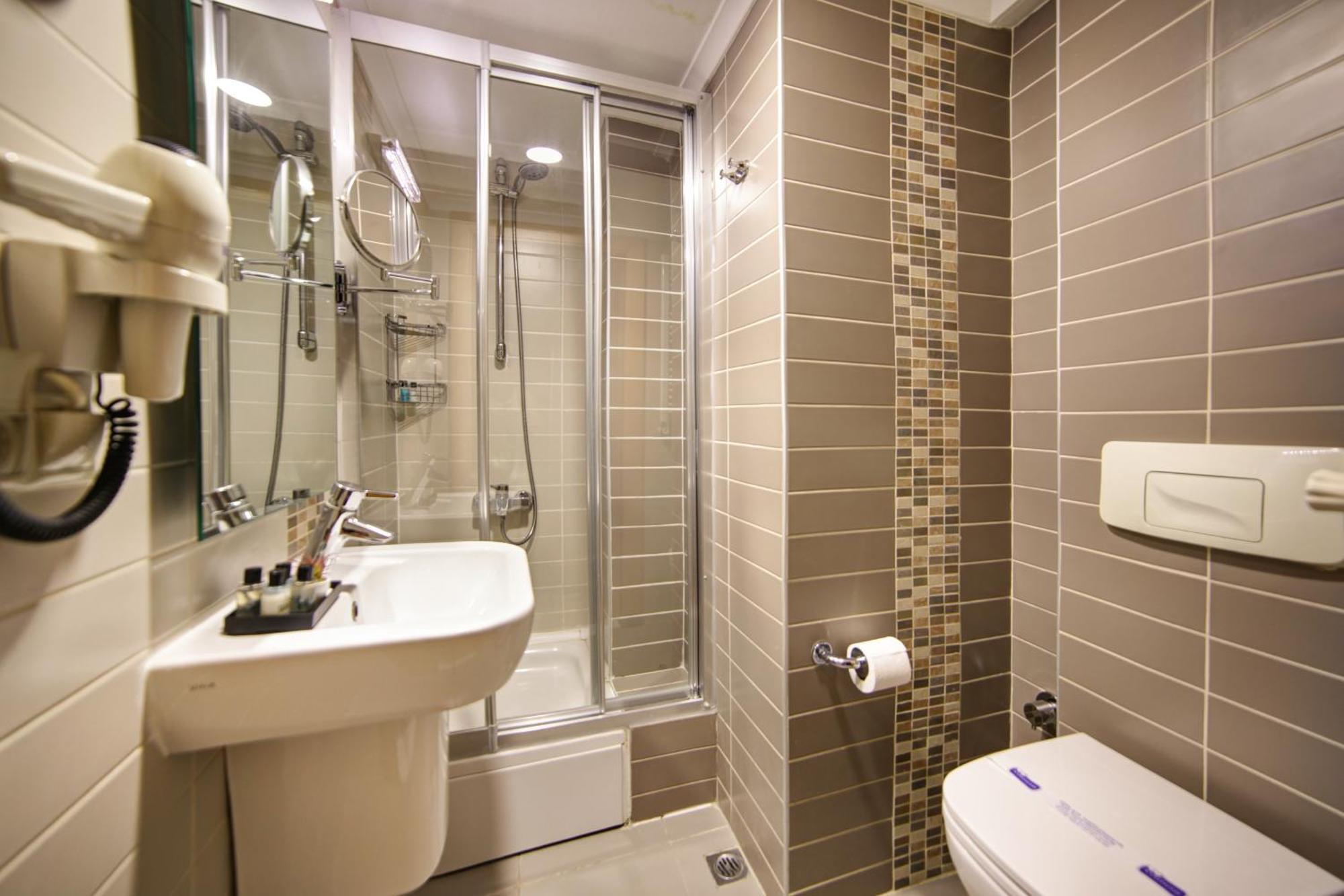Camera Tripla