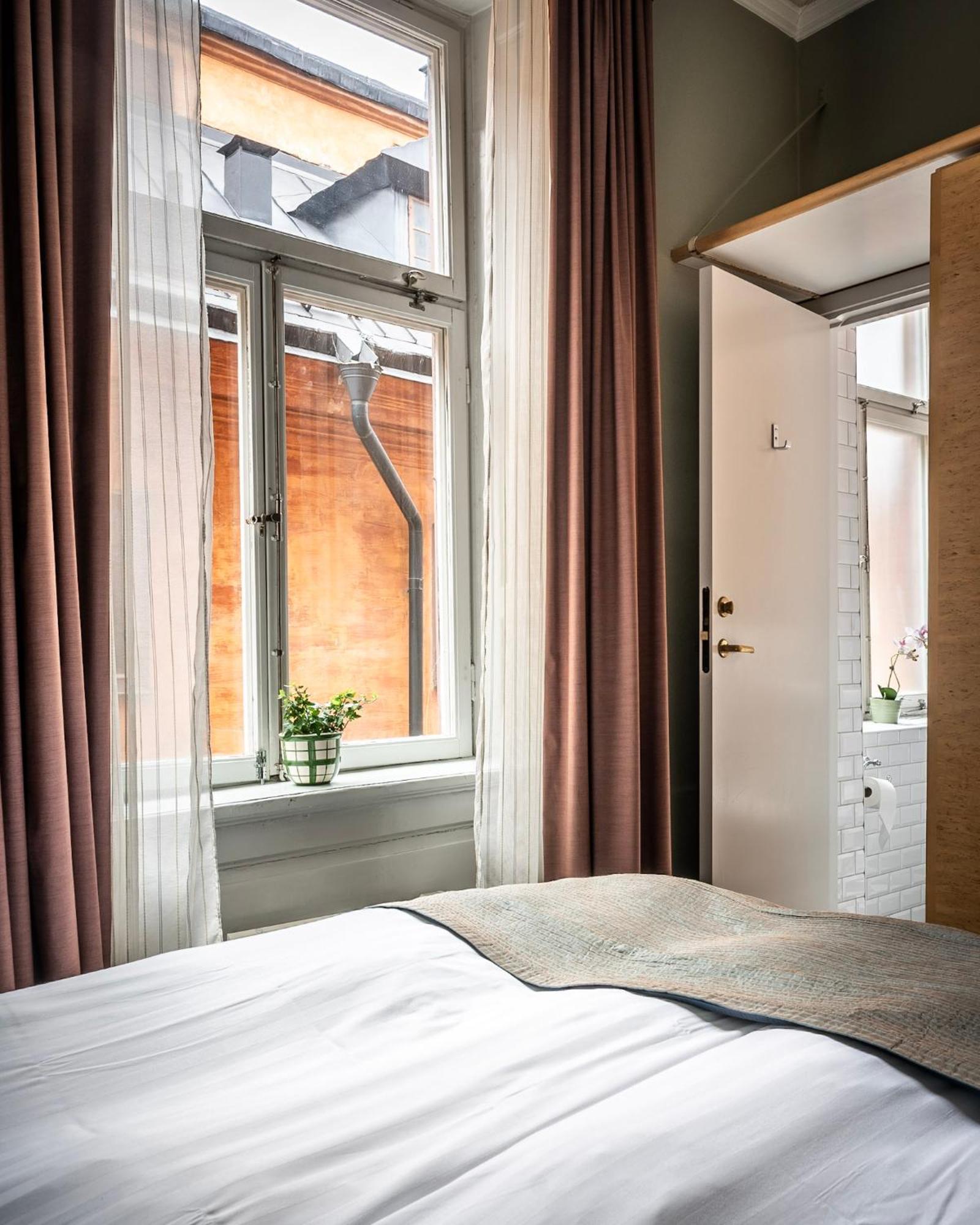 Small Double Room 140 cm bed