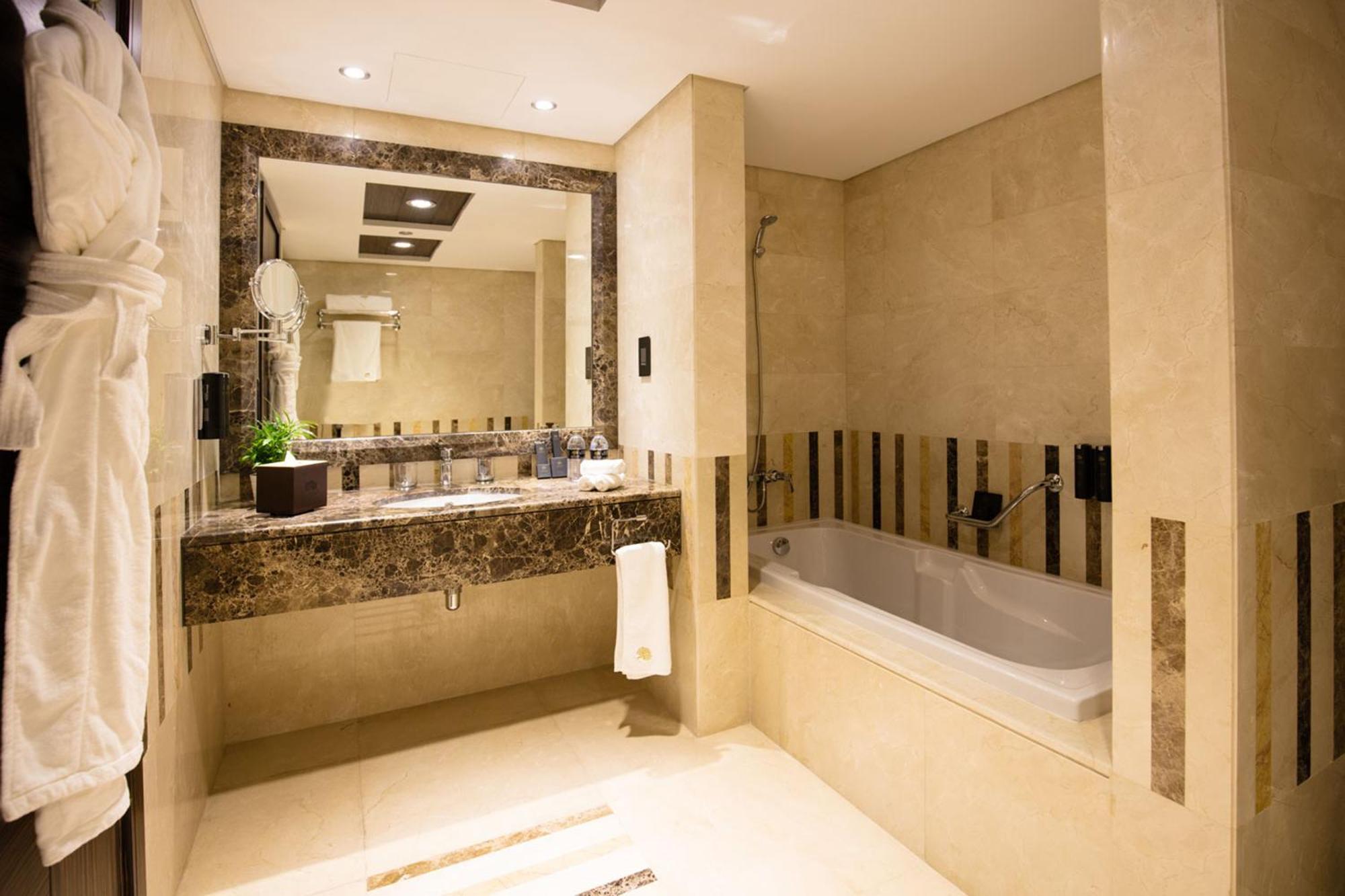 One-Bedroom Suite Sea View