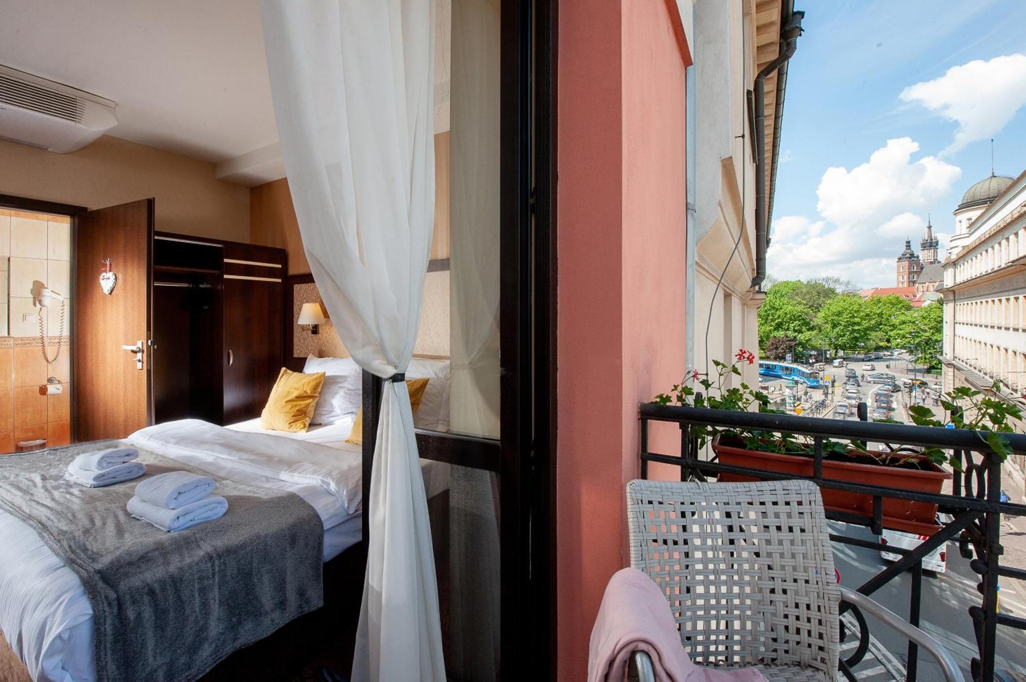 Double or Twin Room Balcony