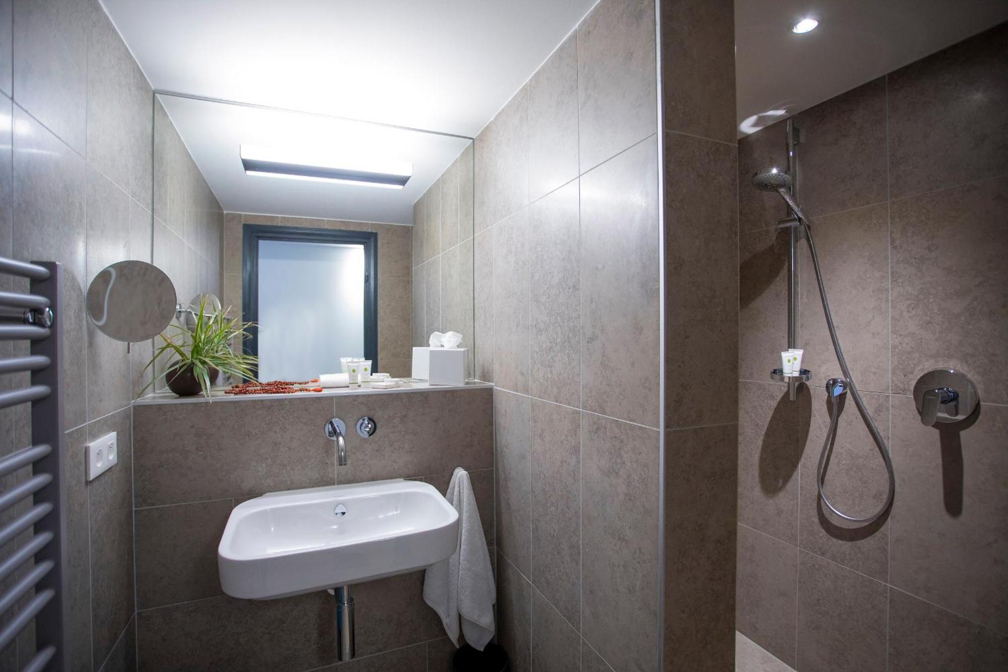 Cell room Spa Access