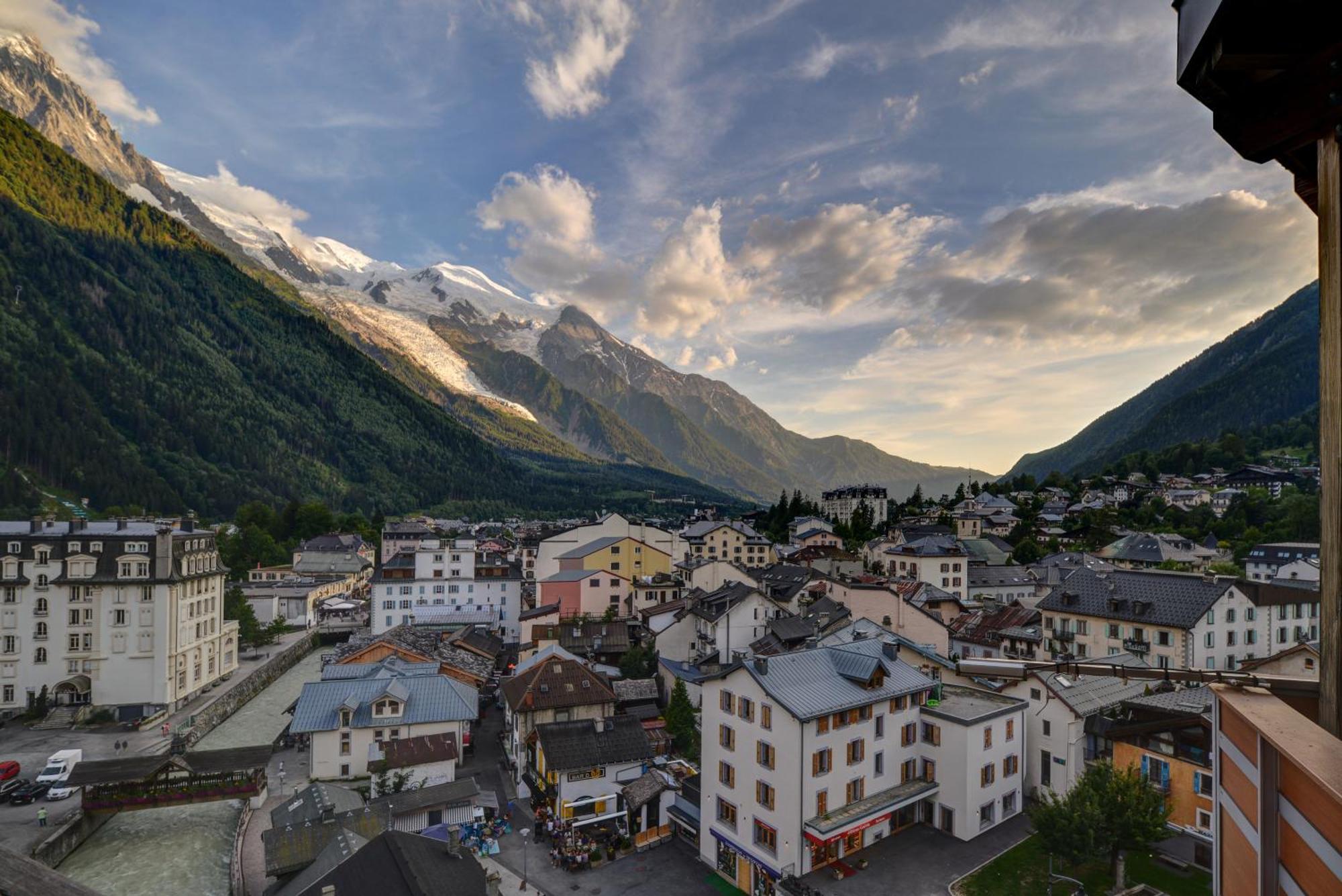 Suite Balcony – Mont-Blanc Massif View