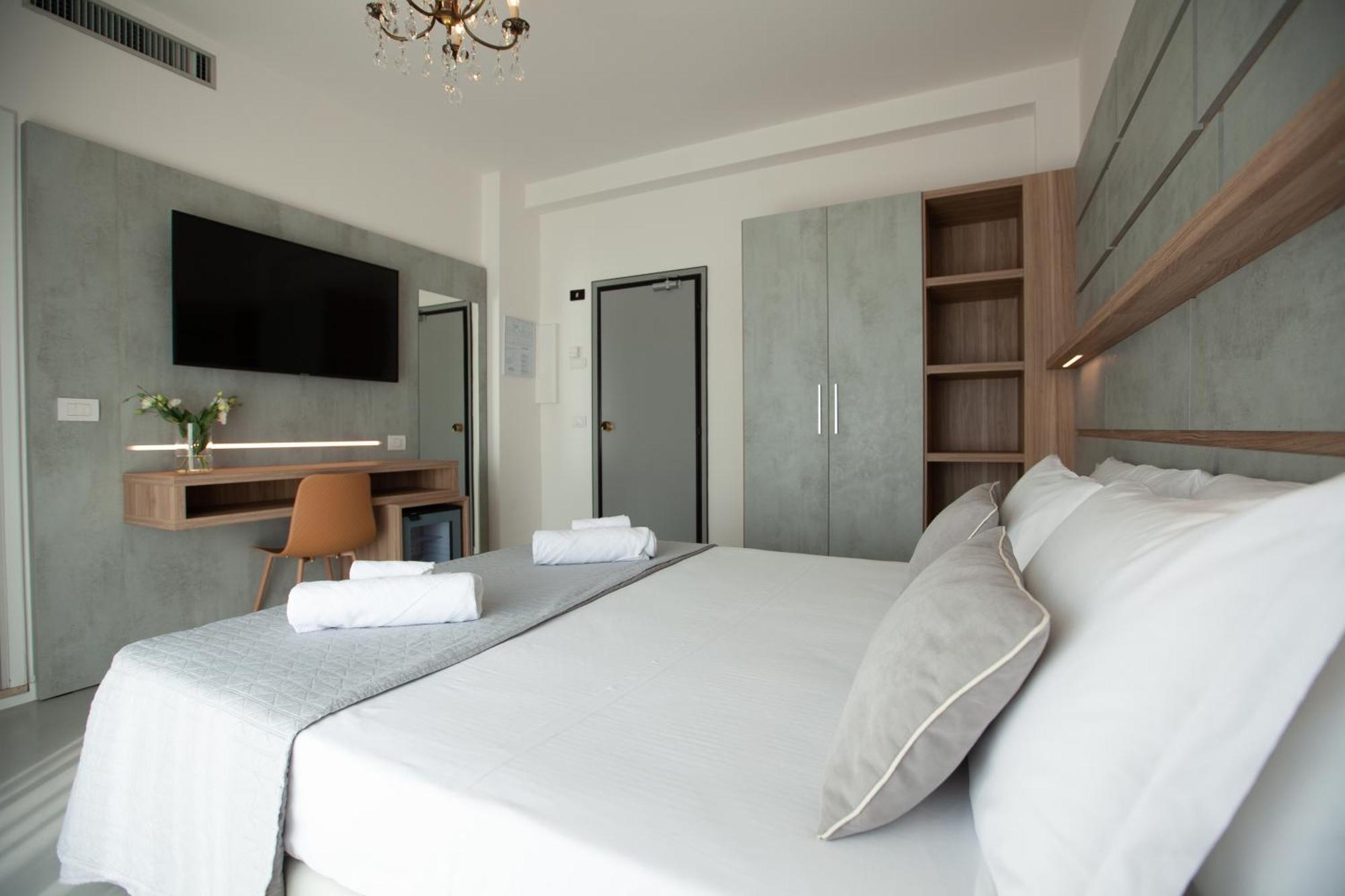Deluxe Double or Twin Room Sea View