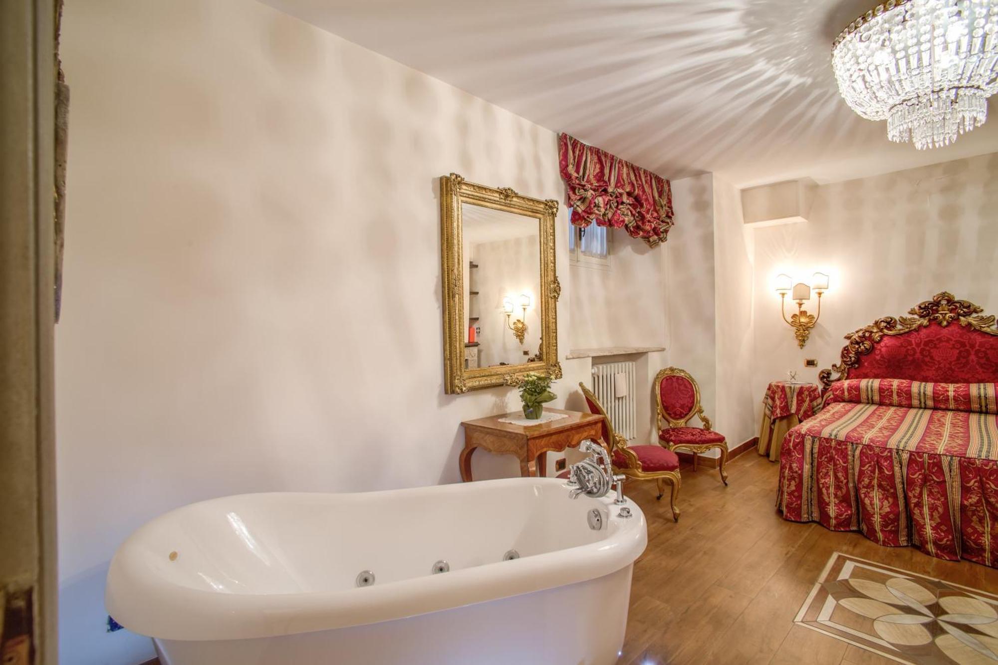 Junior Suite Spa Bath