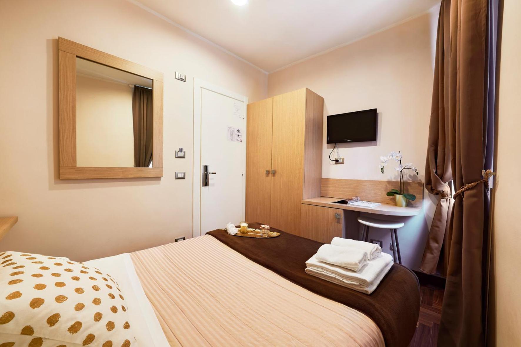 Single Room Private External Bathroom