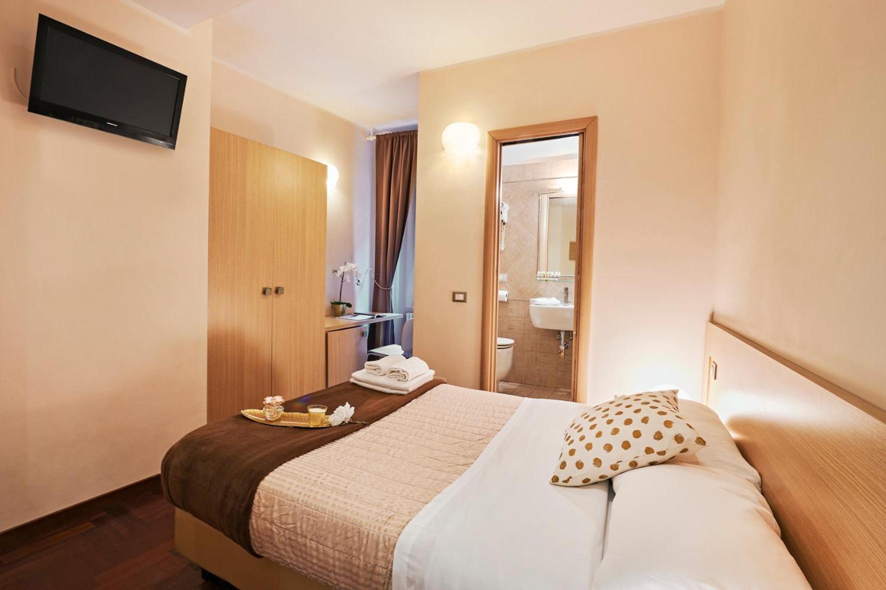Small Double Room Private Bathroom