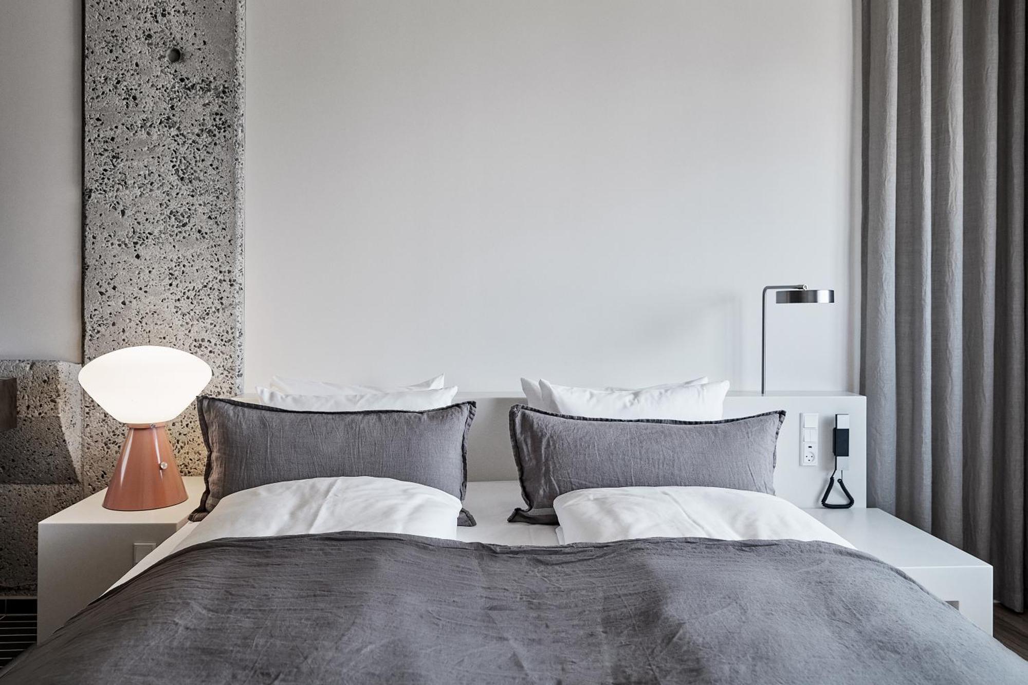 Deluxe Double Room Round Window