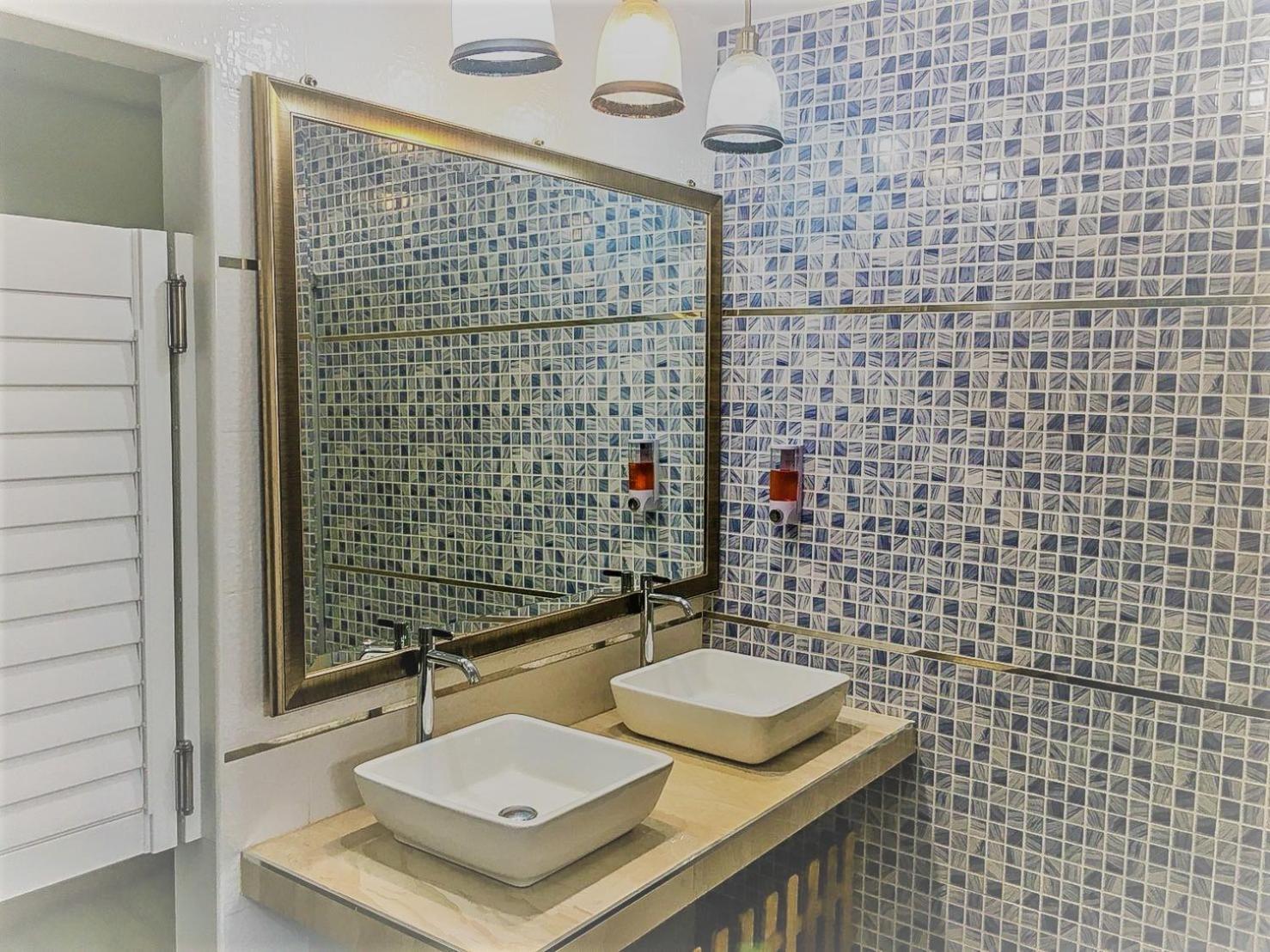 Camera Familiare con Bagno in Comune