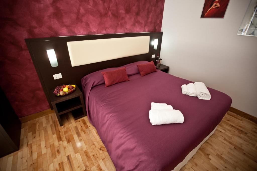 Double or Twin Room,683293083:JPEG