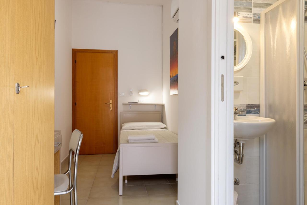 Camera Singola con Bagno Privato