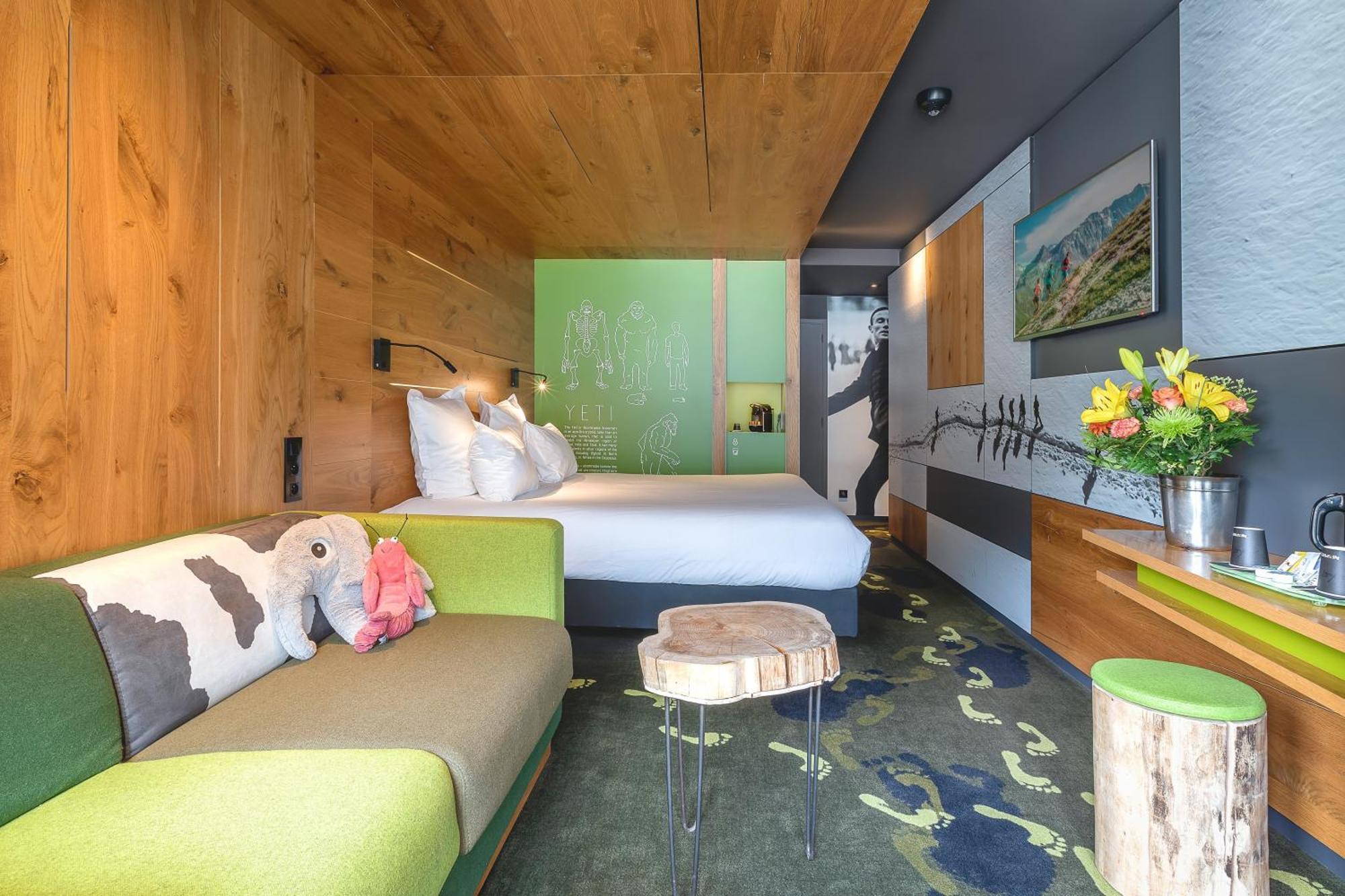 Superior Room Sofa Balcony – Mont-Blanc Massif View