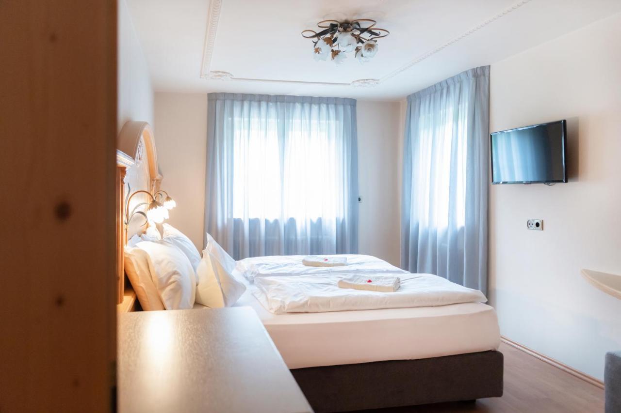 Three-Bedroom Apartment,1258478389:JPEG