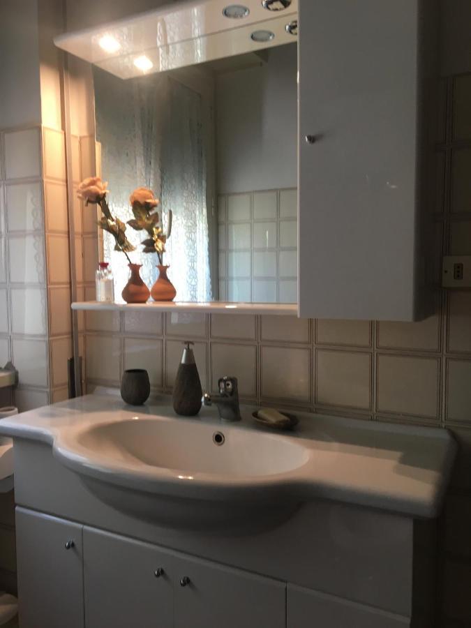 Camera Doppia con Letti Singoli e Bagno in Comune