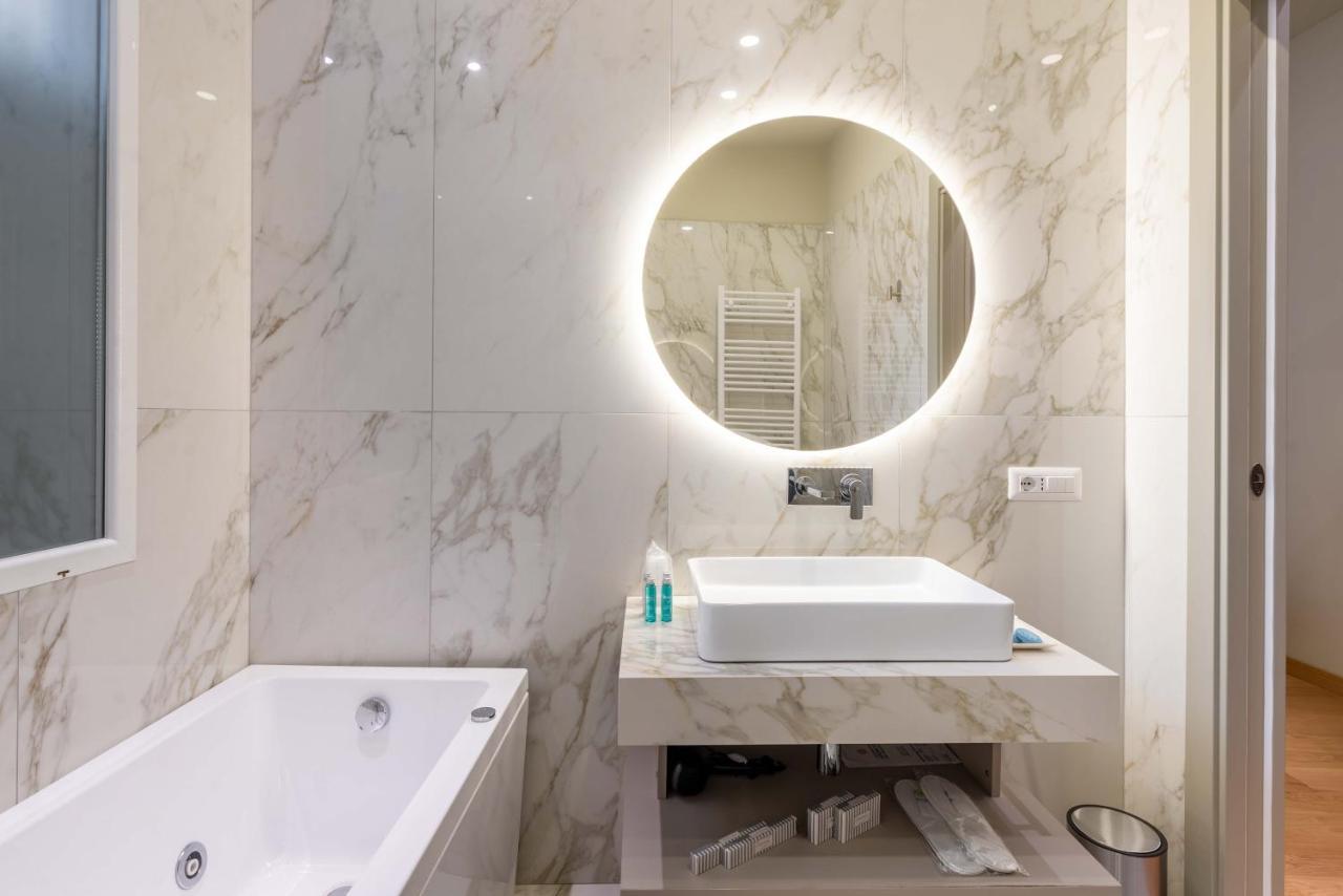 Deluxe Double Room Bath