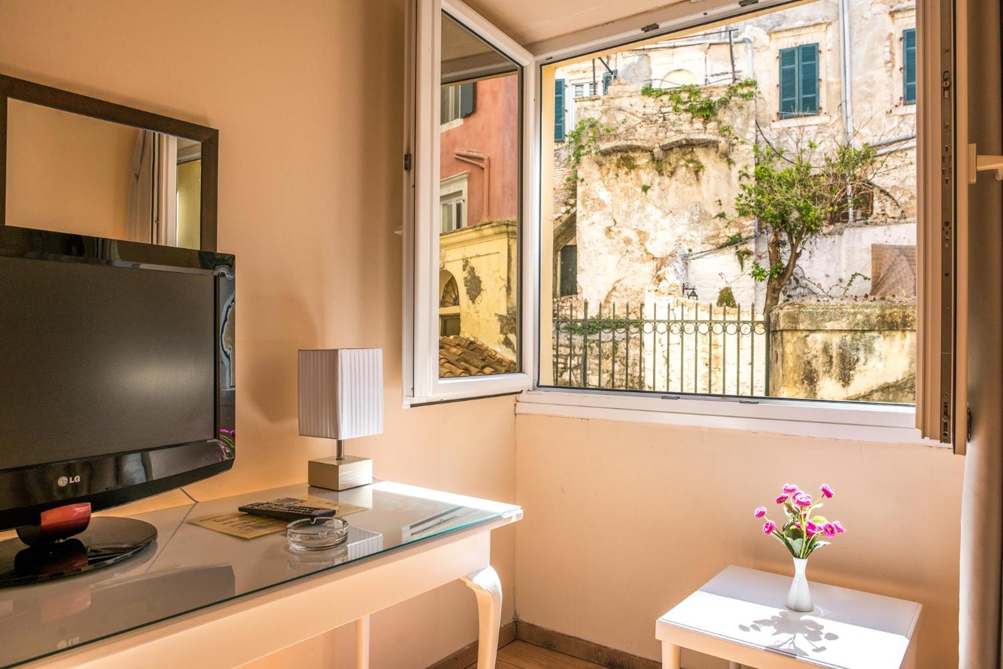 Camera Tripla Economy con Letto Supplementare