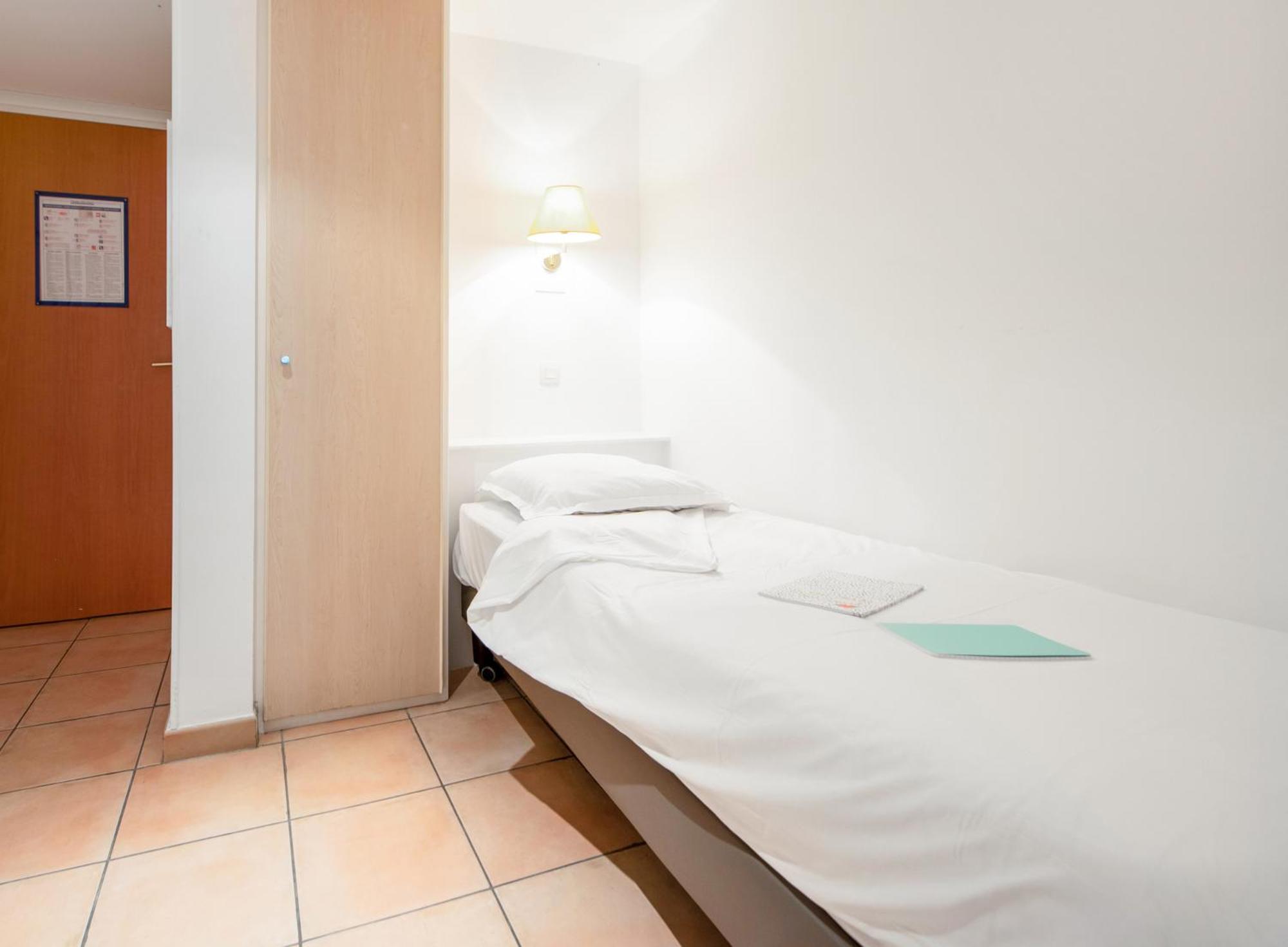 Studio with Air Conditioning (3 People)