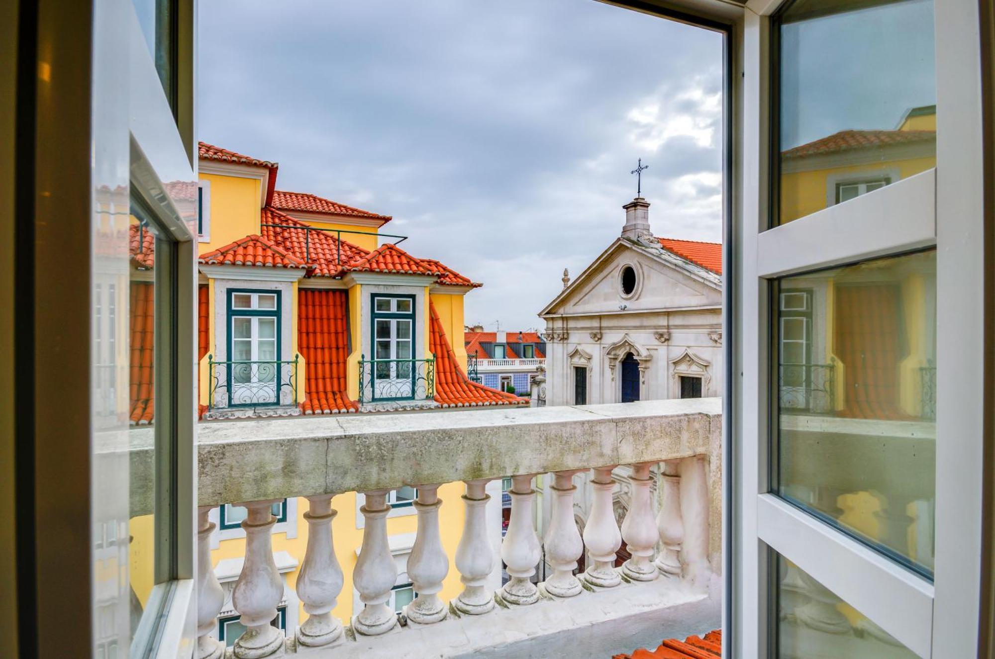 Superior Triple Room Chiado View