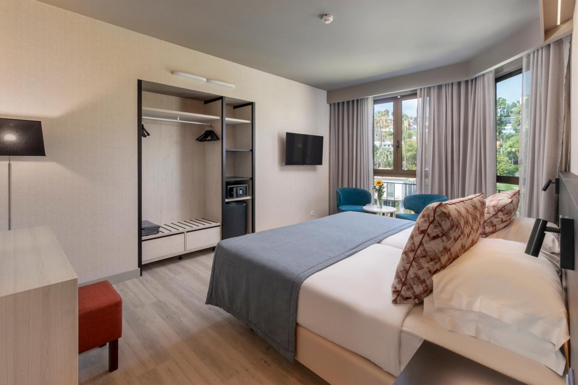 Double or Twin Room Garden View