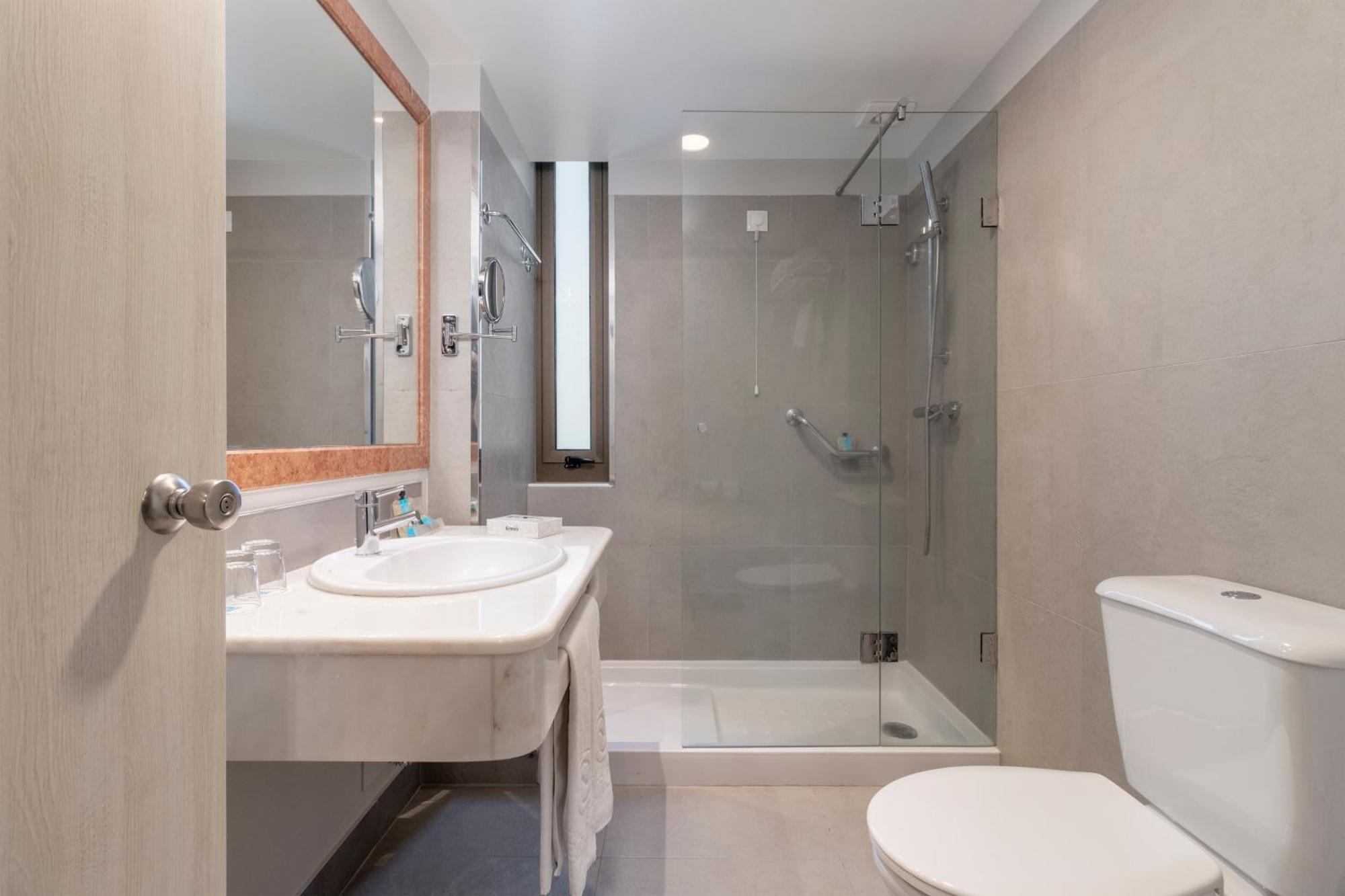 Double or Twin Room Garden View