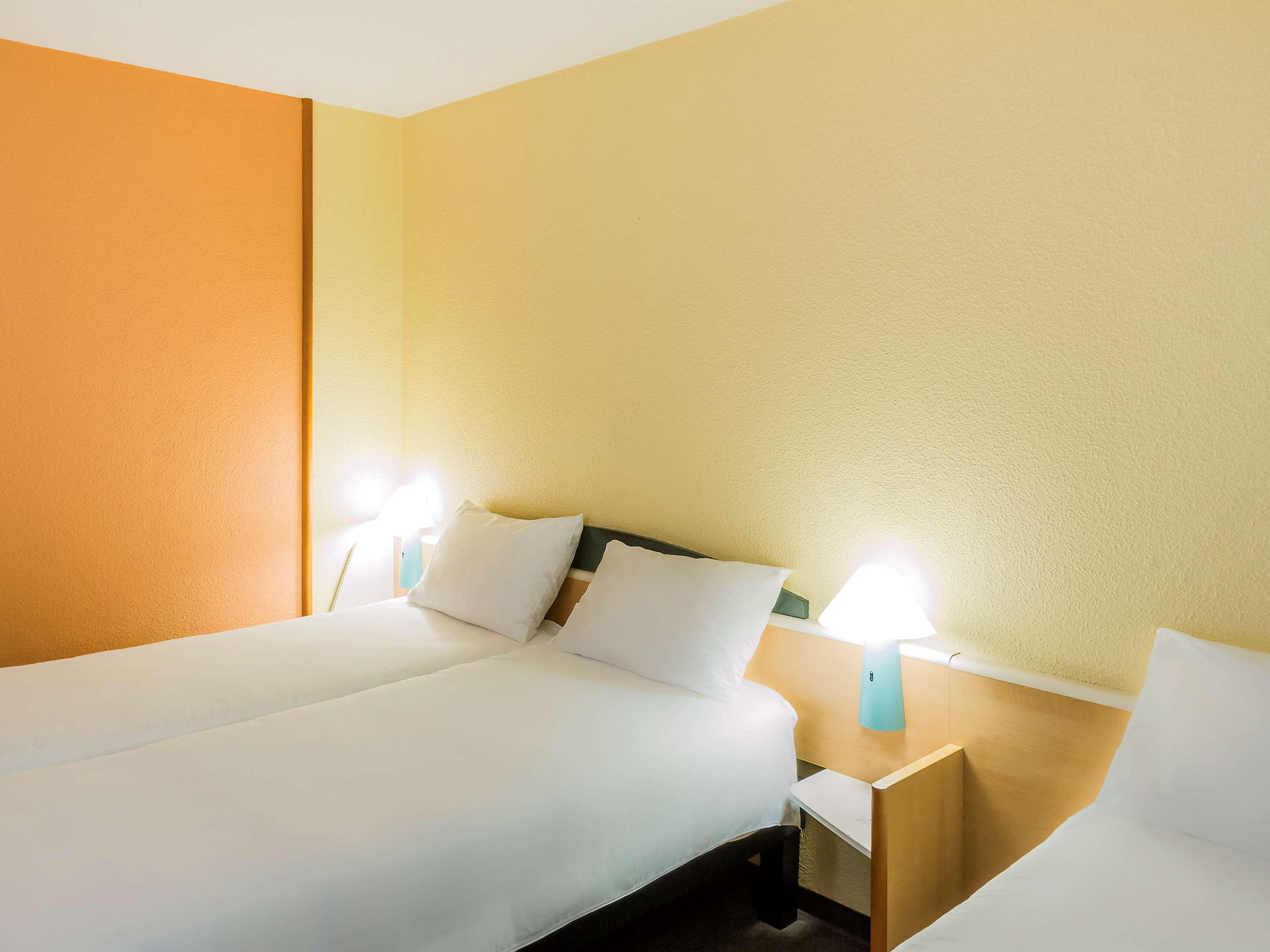 Standard Room One Double Bed One Single Bed Non-Smoking