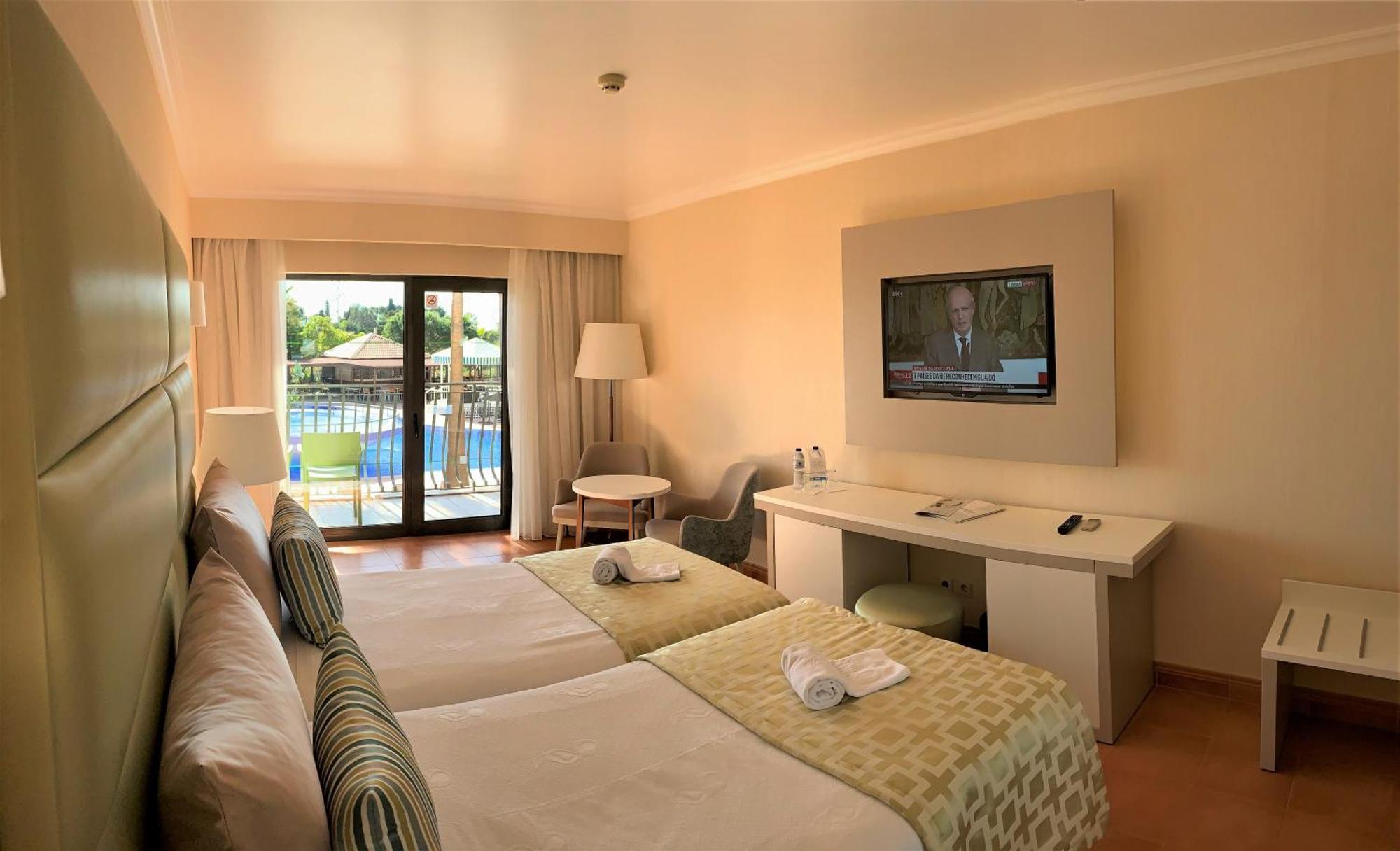 Deluxe Twin Room Pool View