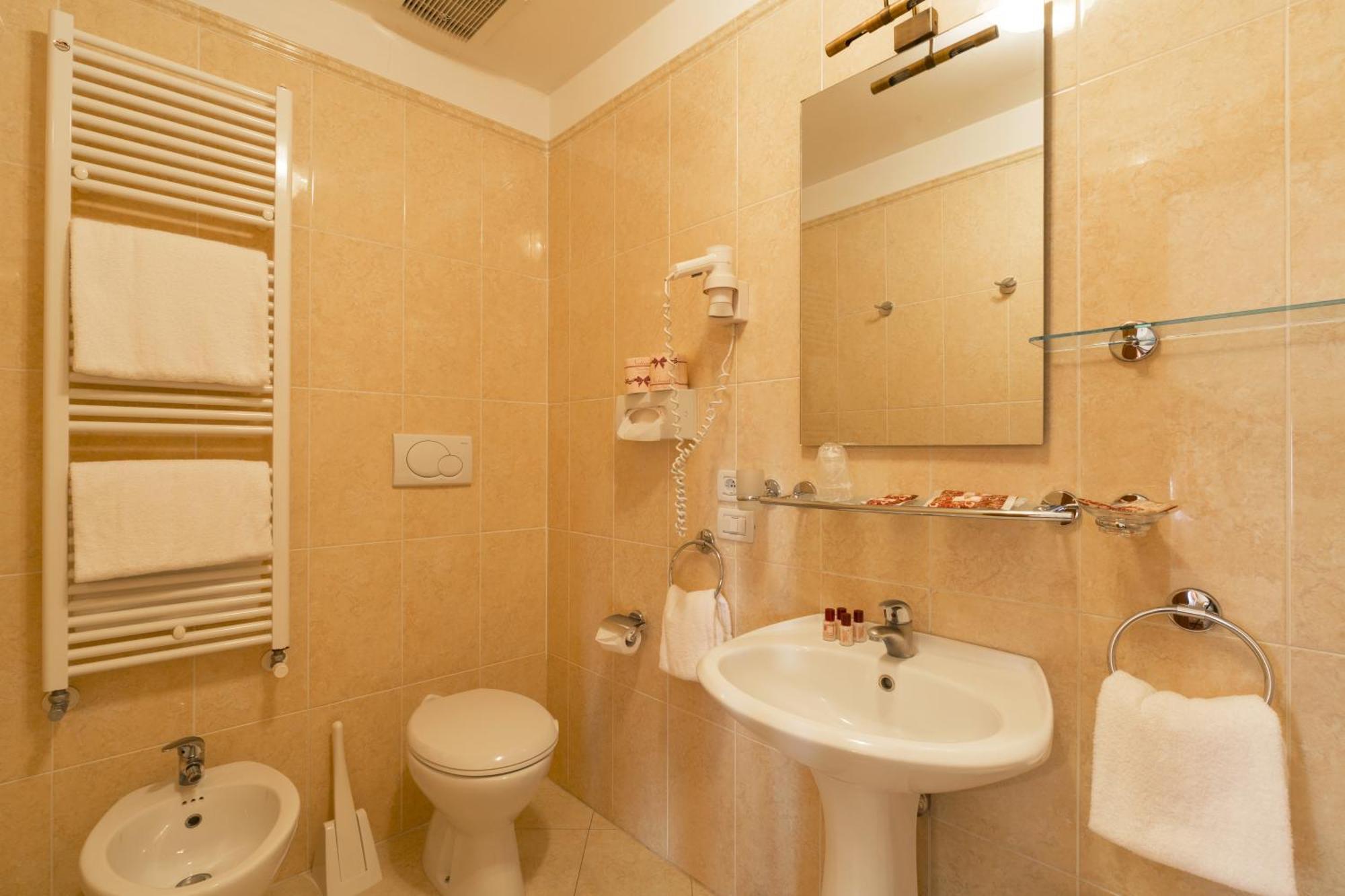 Junior Suite con Vista Canale (4 Adulti)