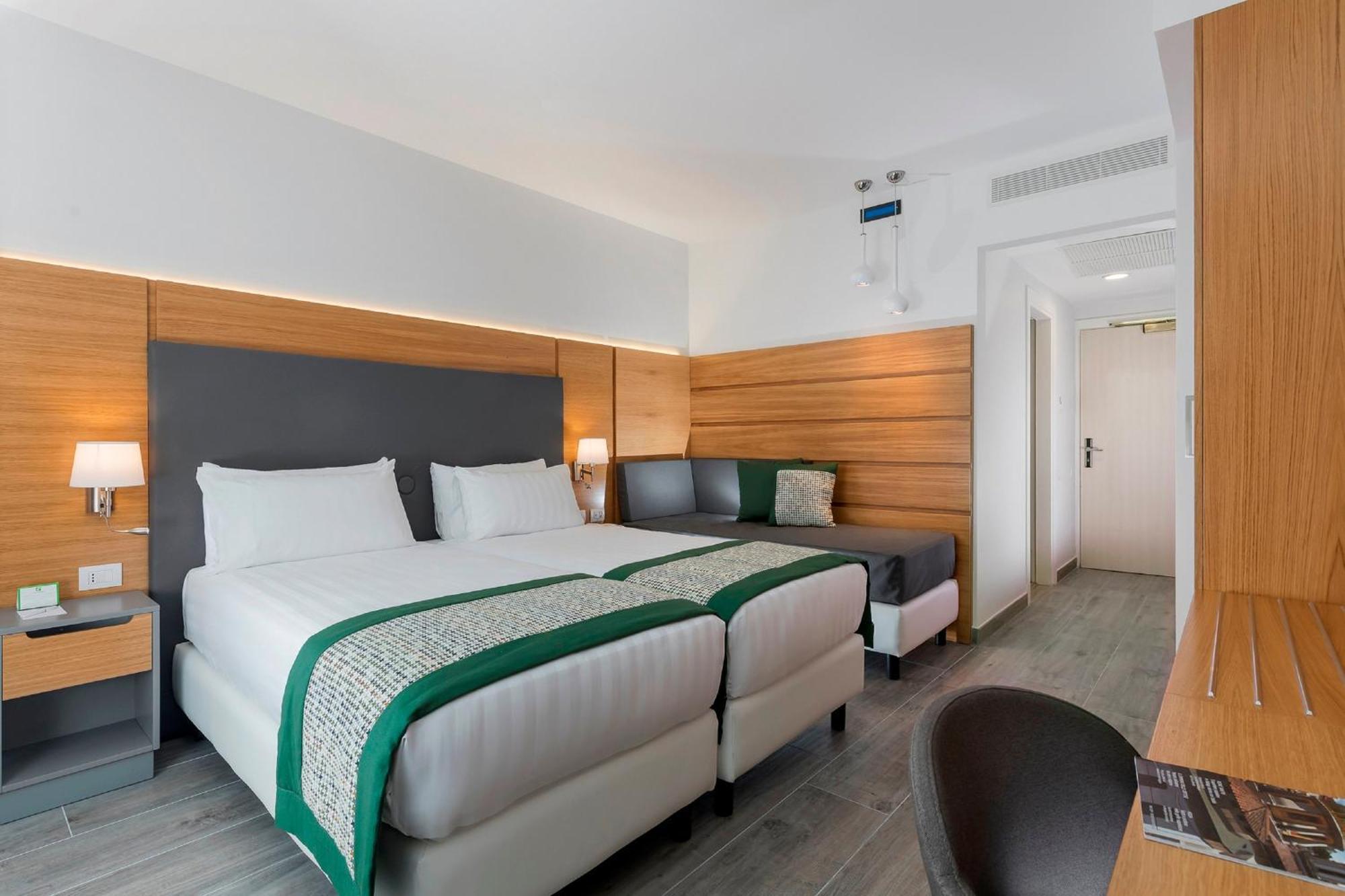 Camera Premium Doppia con Letti Singoli con Divano-Letto